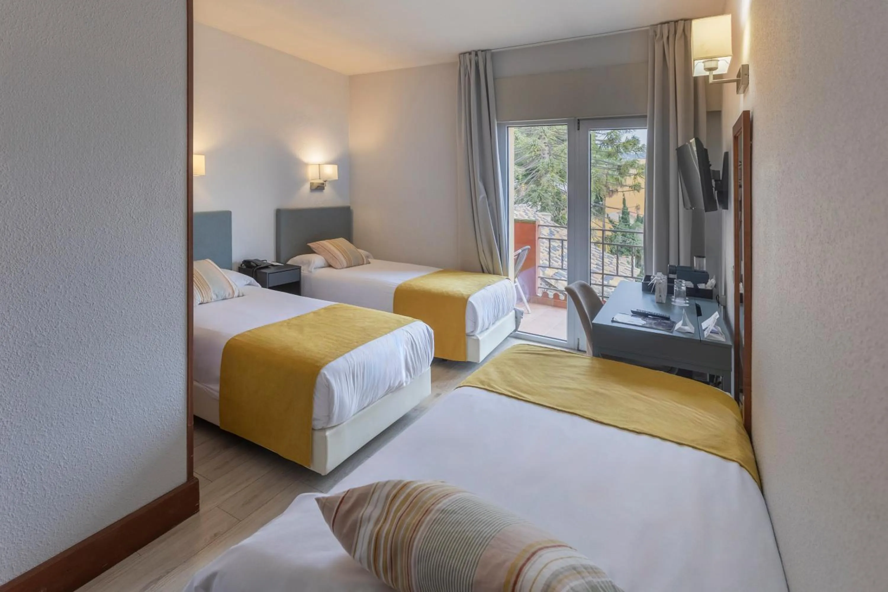 Triple Room with Balcony in Soho Boutique Los Naranjos