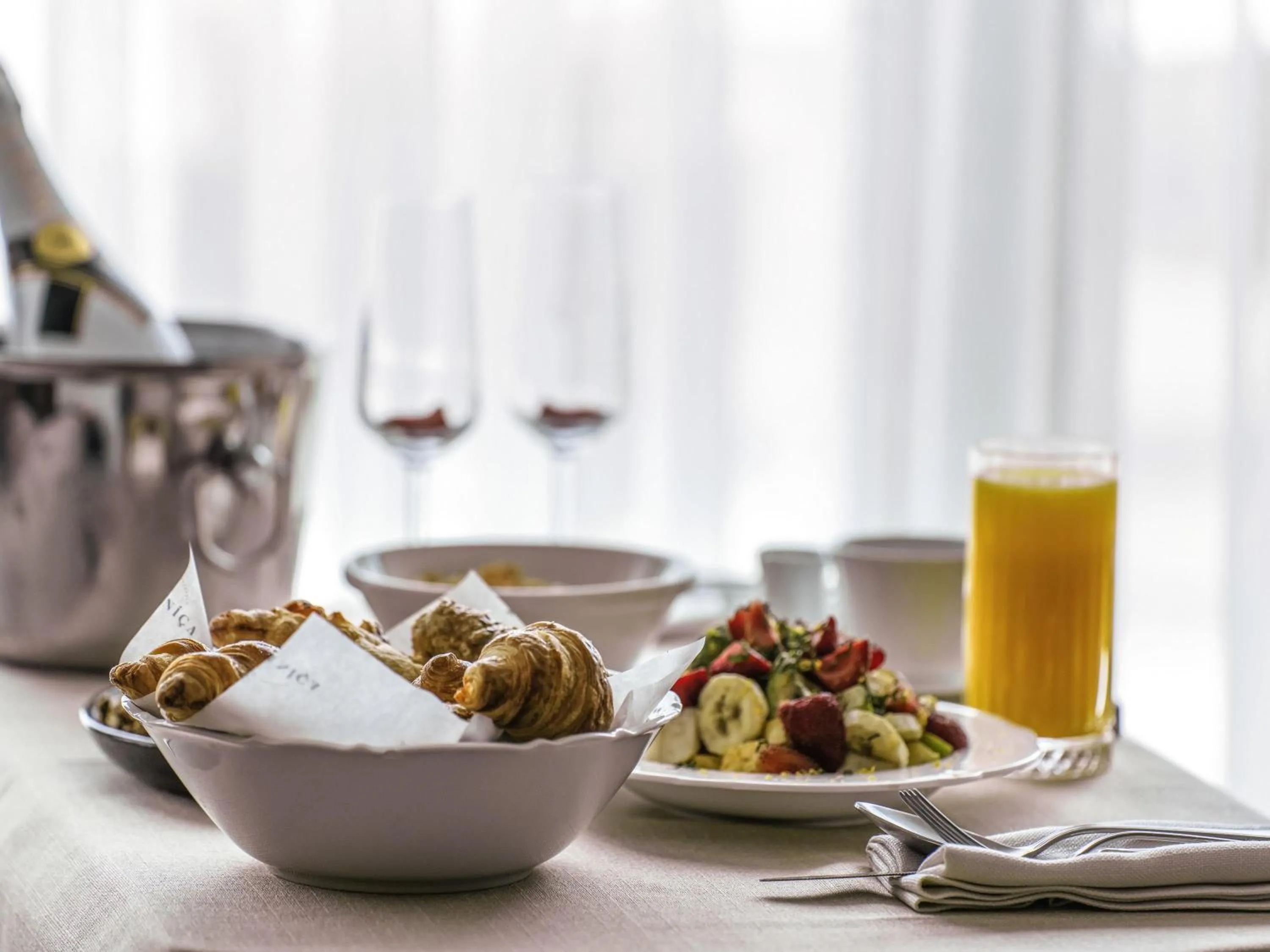 Deluxe Twin Room with Bosphorus View in The Artisan Hotel Istanbul - MGallery Collection