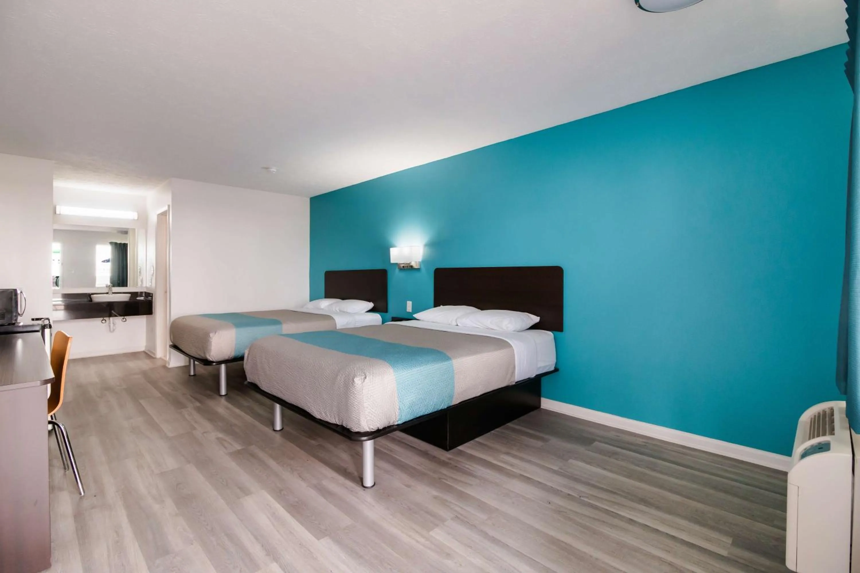 Deluxe Queen Room with Two Queen Beds - Smoking in Motel 6-Metropolis, IL