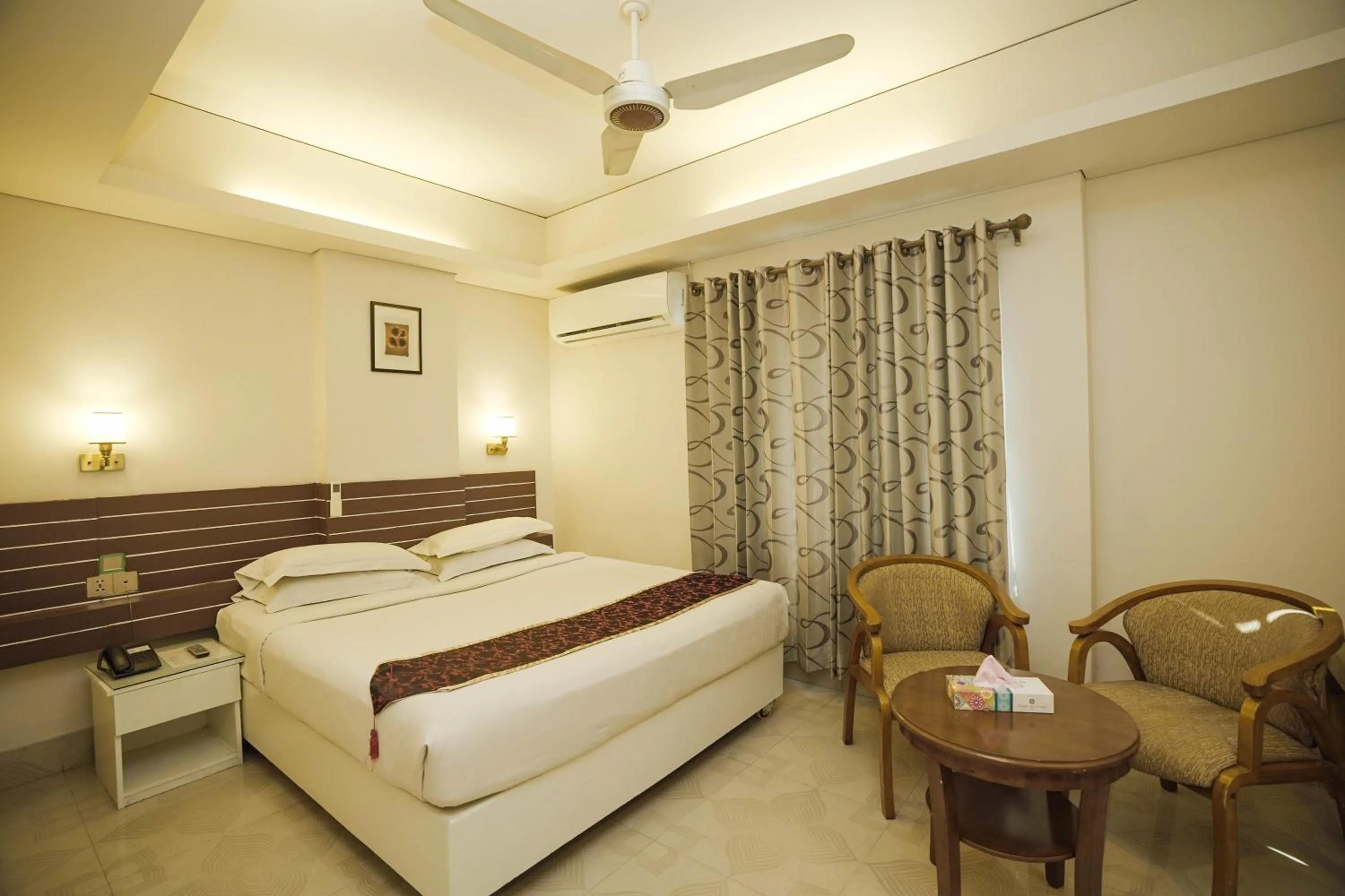 Deluxe King Room in Hotel Shuktara Dhaka