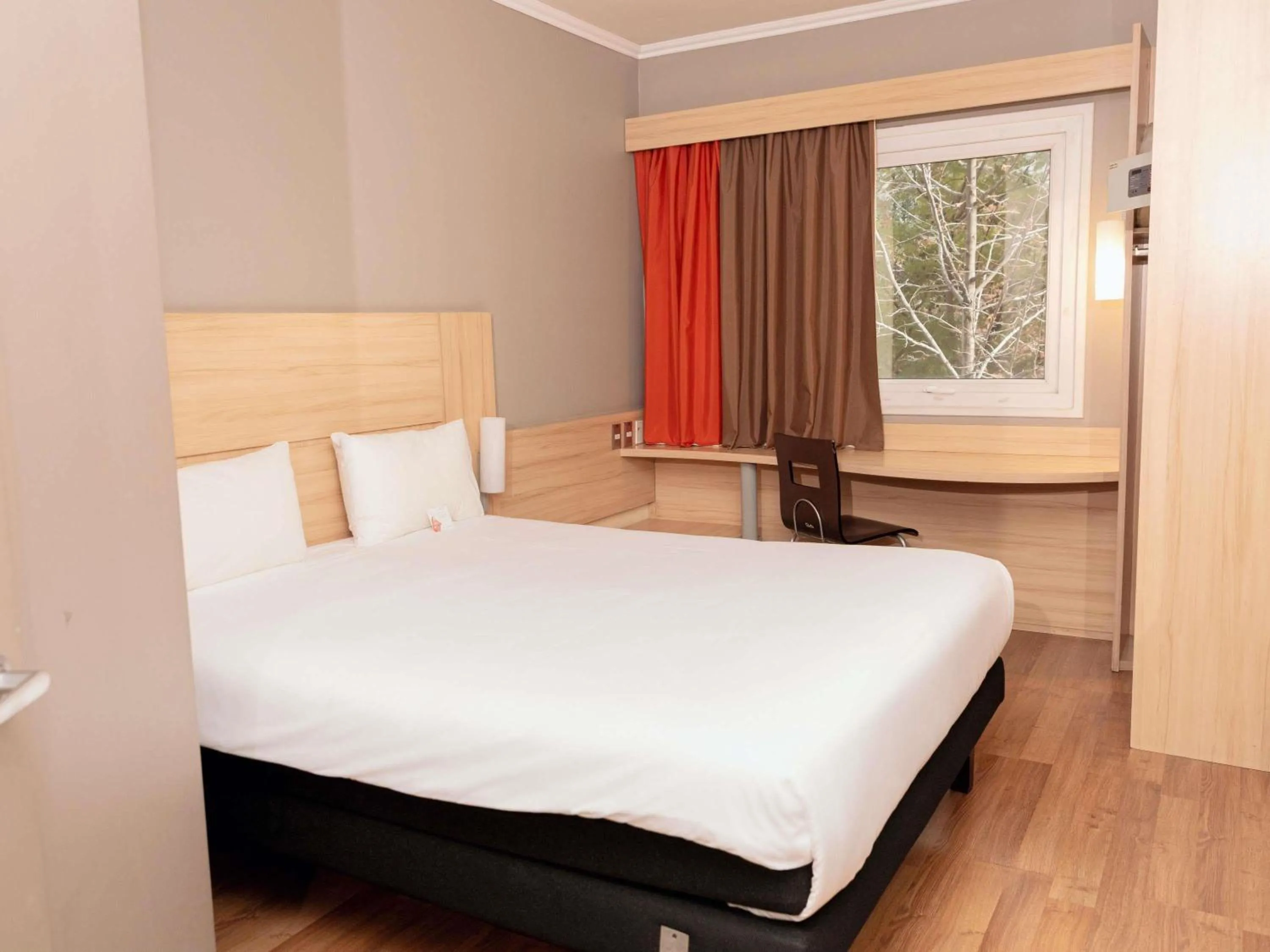 Standard Queen Room - single occupancy in ibis Santiago Las Condes