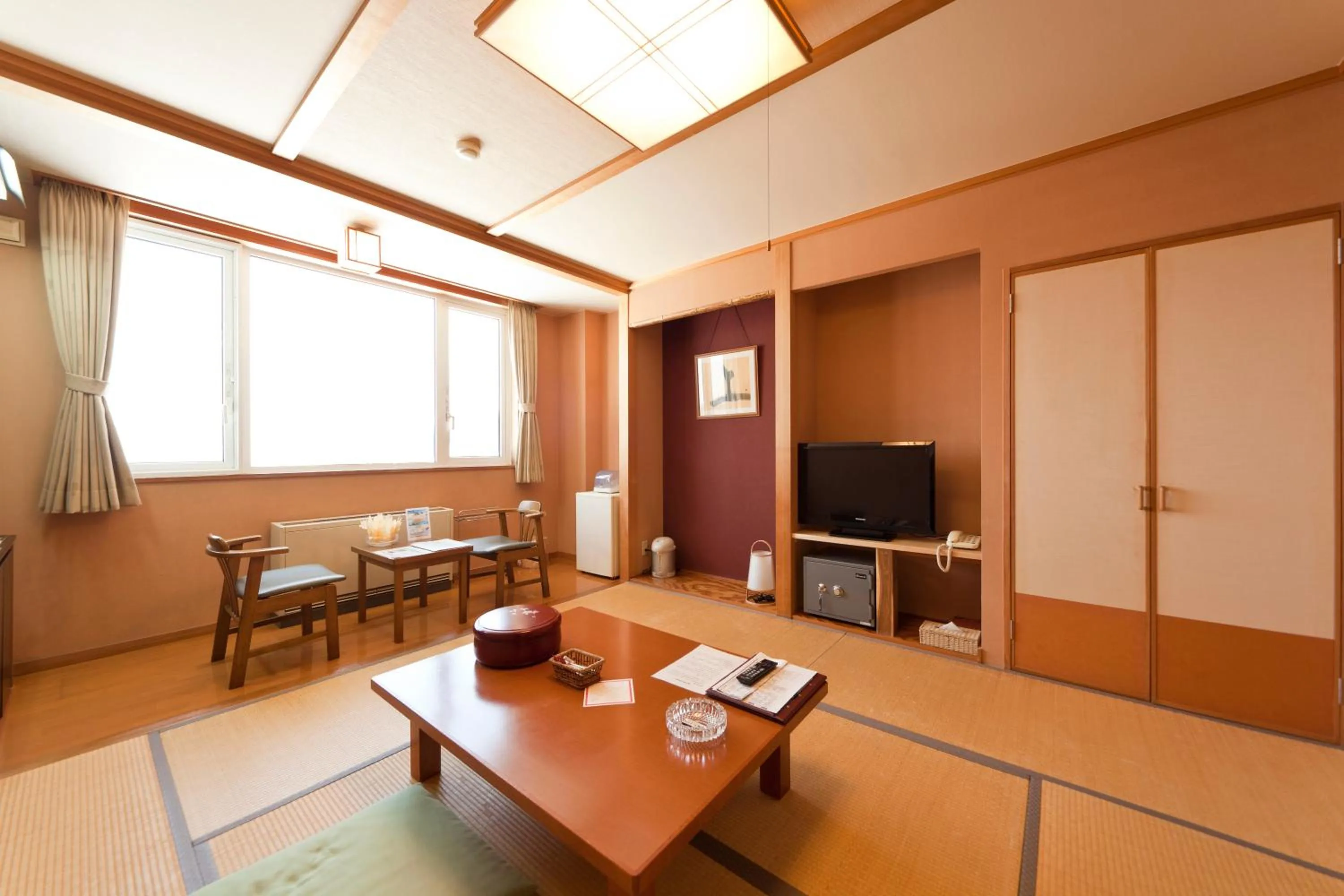 Japanese-Style Room with Shared Bathroom and Valley View - Non-Smoking in Kamihoroso