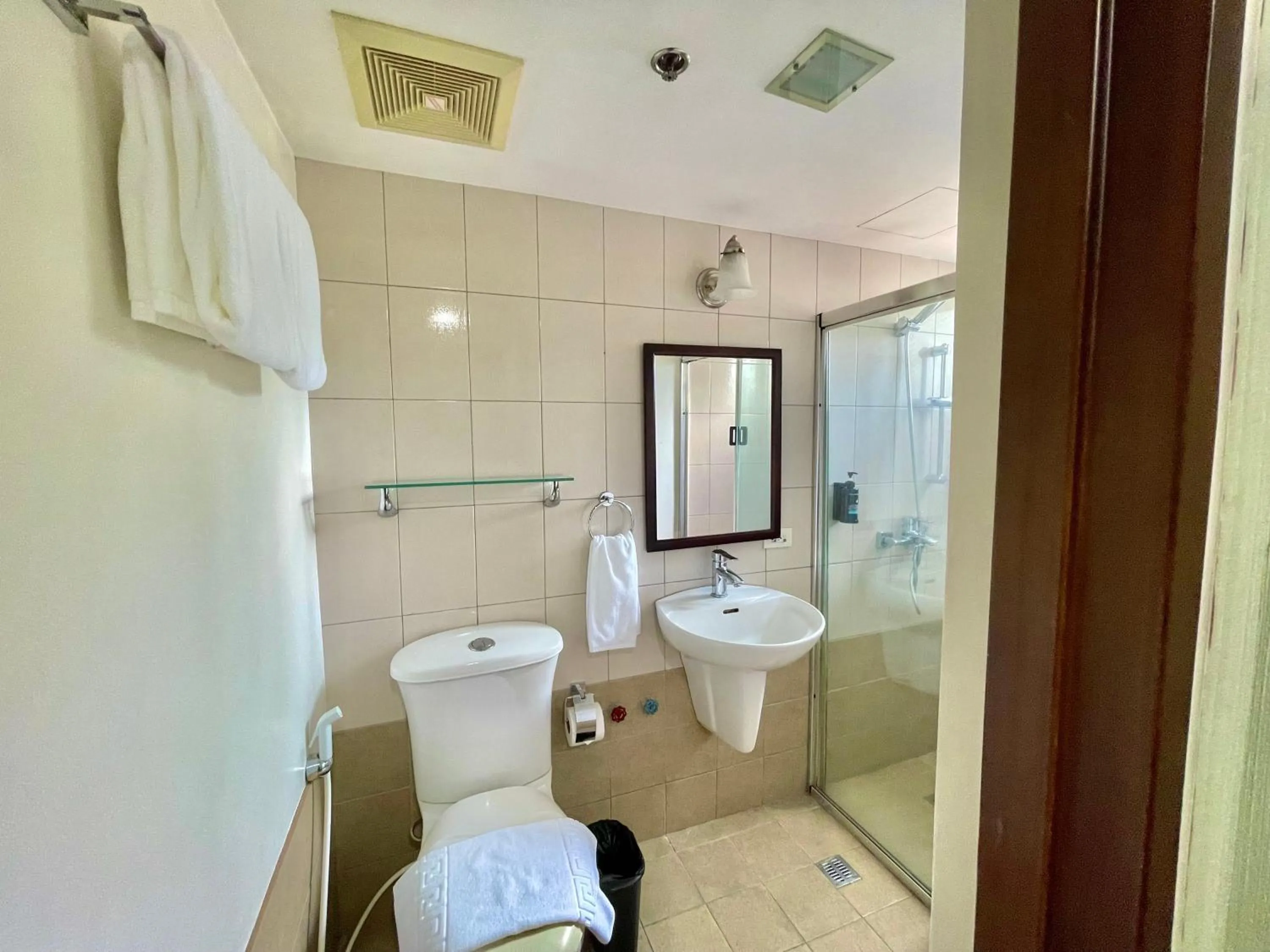 Three-Bedroom Suite in CEO Flats