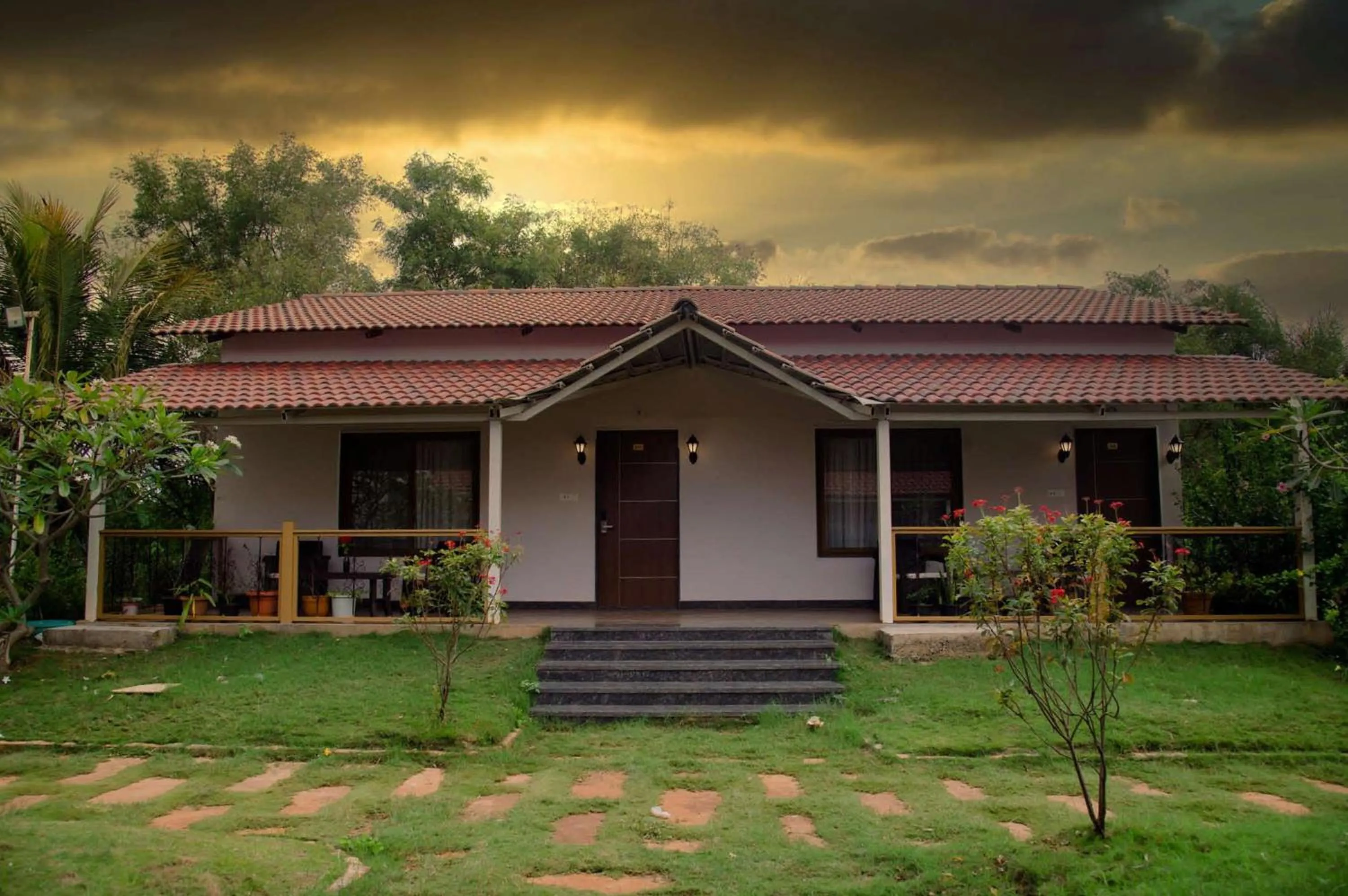 Cottage - single occupancy in Sterling Banashree Badami