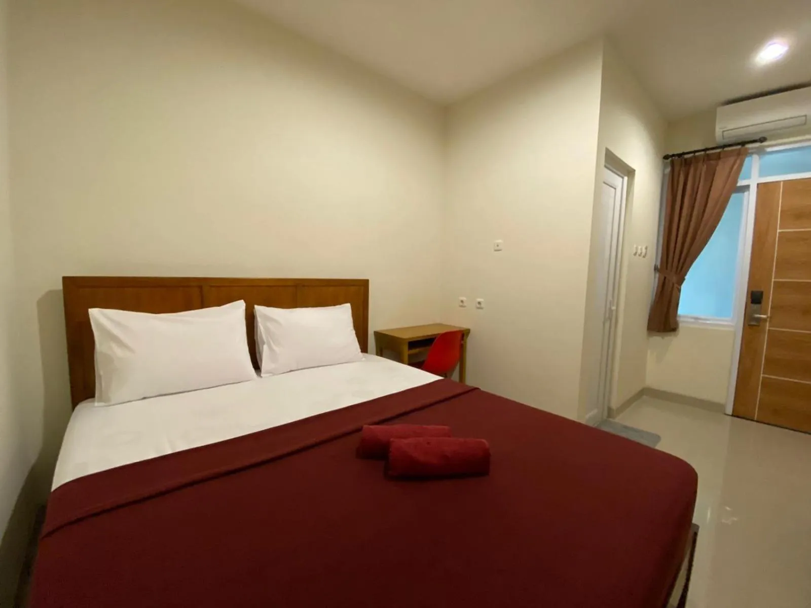 Standard Queen Room in The Home Srengseng