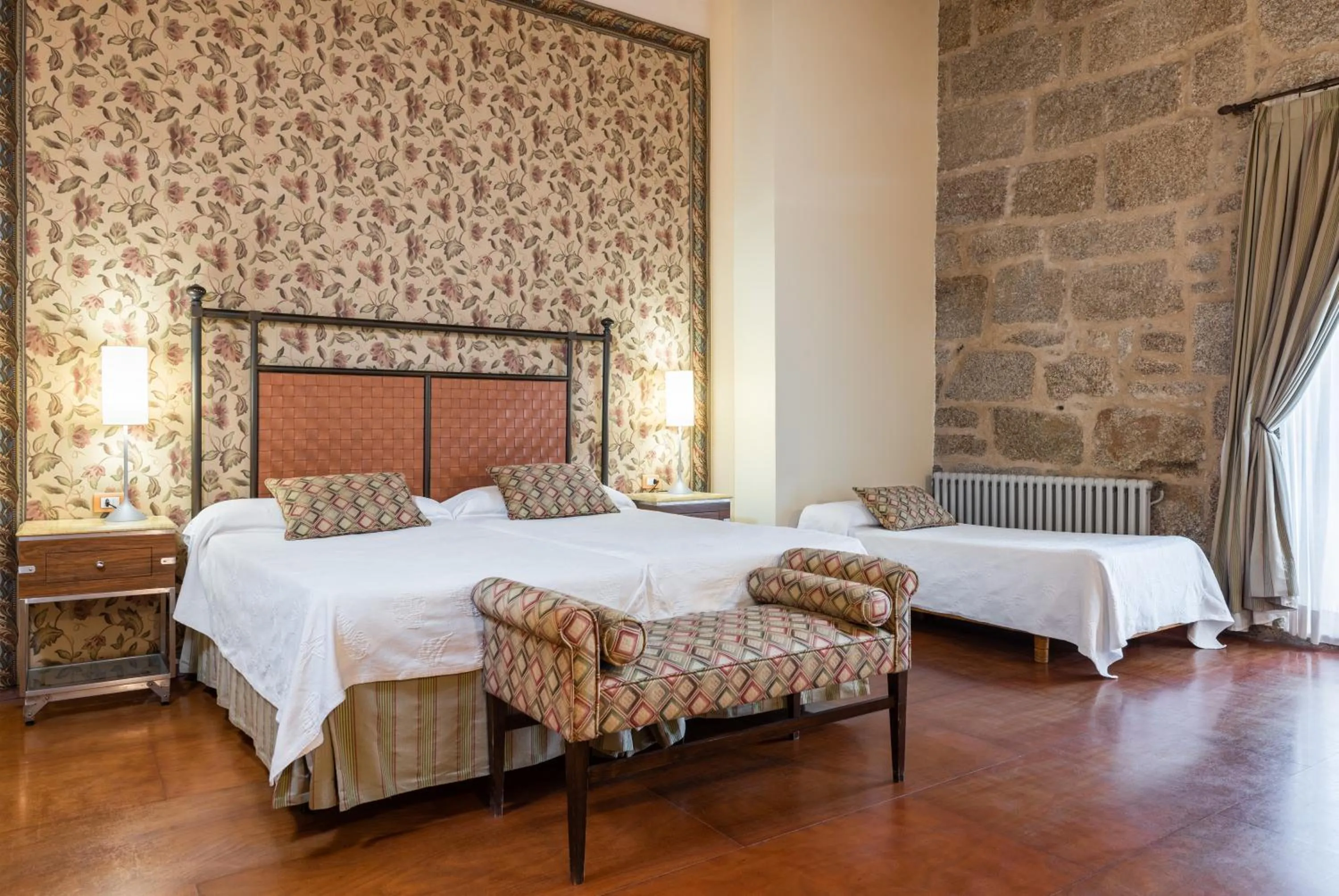 Basic Triple Room in Eurostars Monumento Monasterio de San Clodio Hotel
