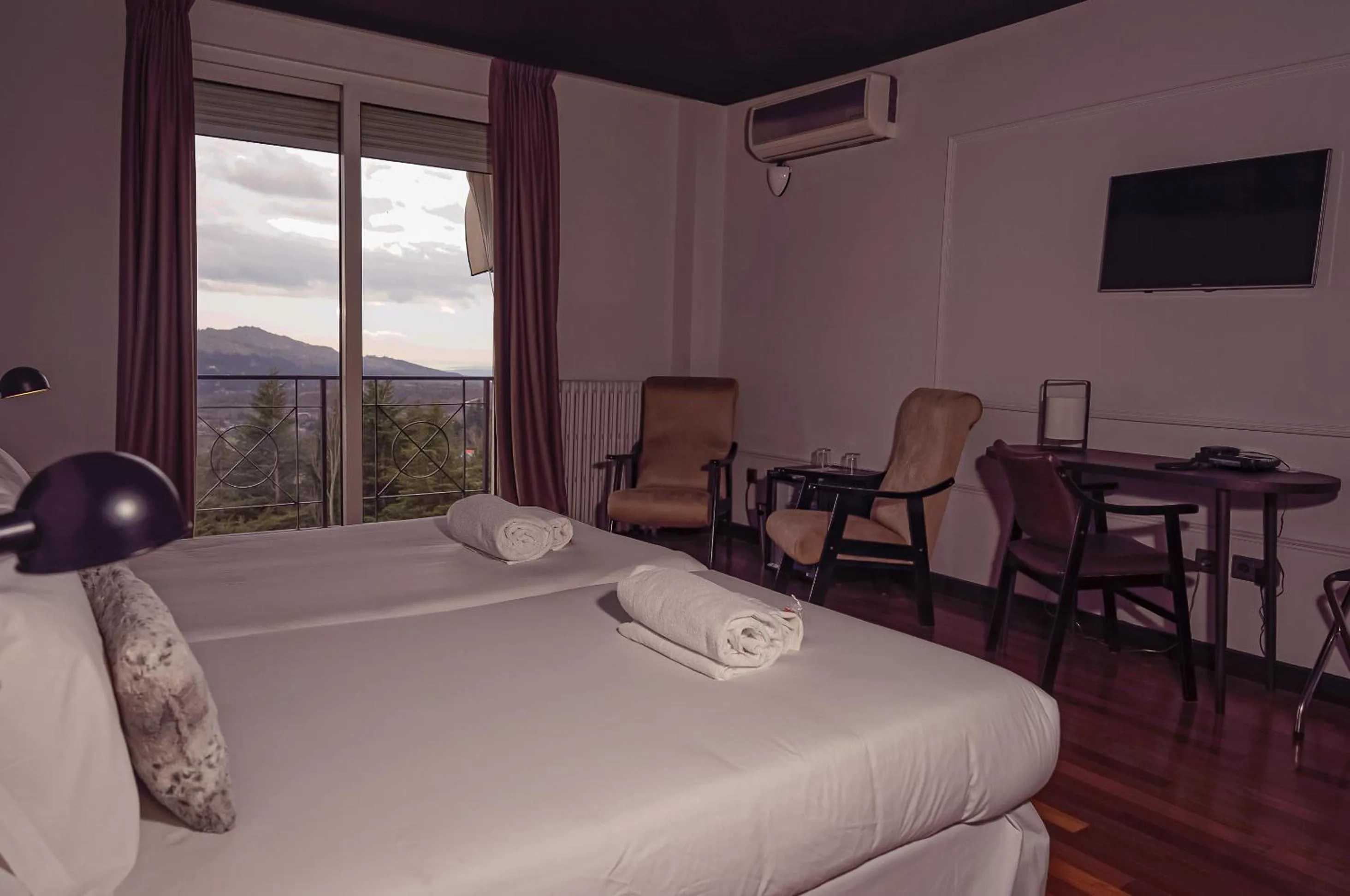 Twin Room with Lake View in Hotel Hita "Nature Experience" for all