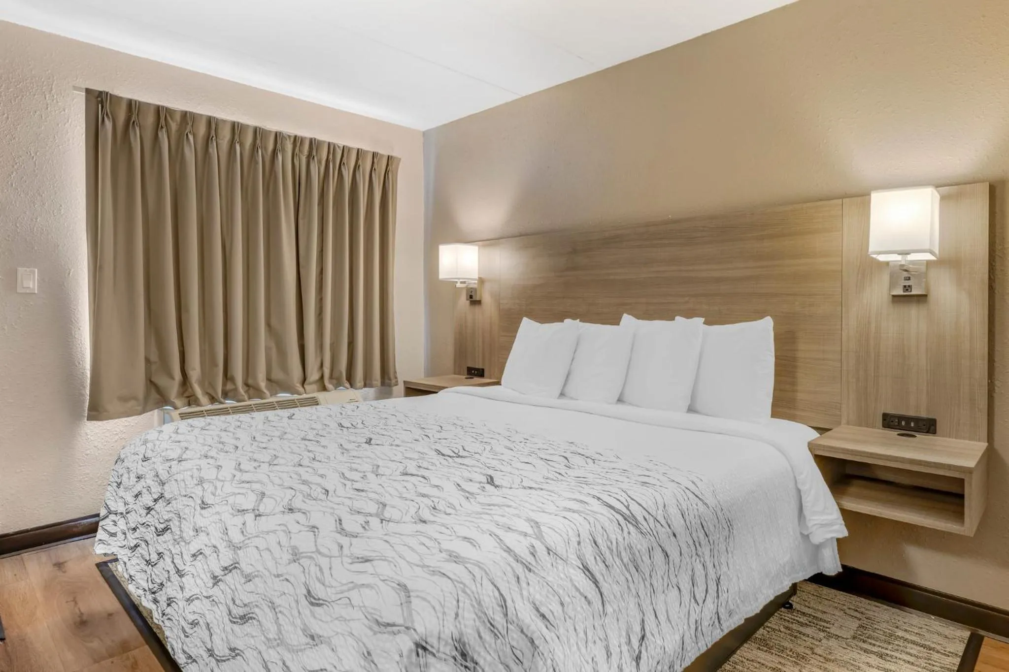 Superior King Room Non-Smoking in Red Roof Inn Bourbonnais