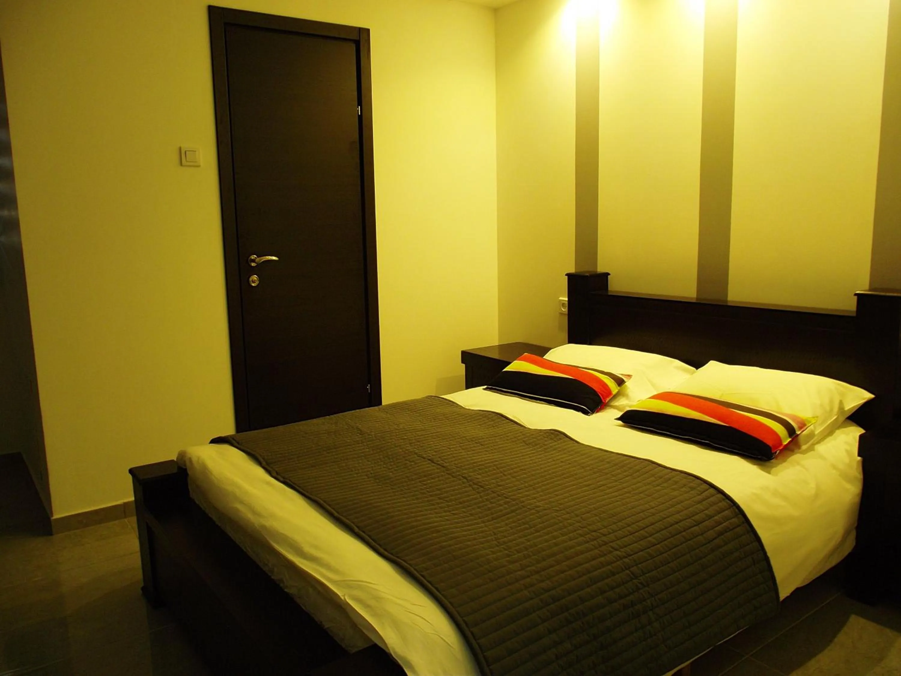 One-Bedroom Apartment in City Apartments