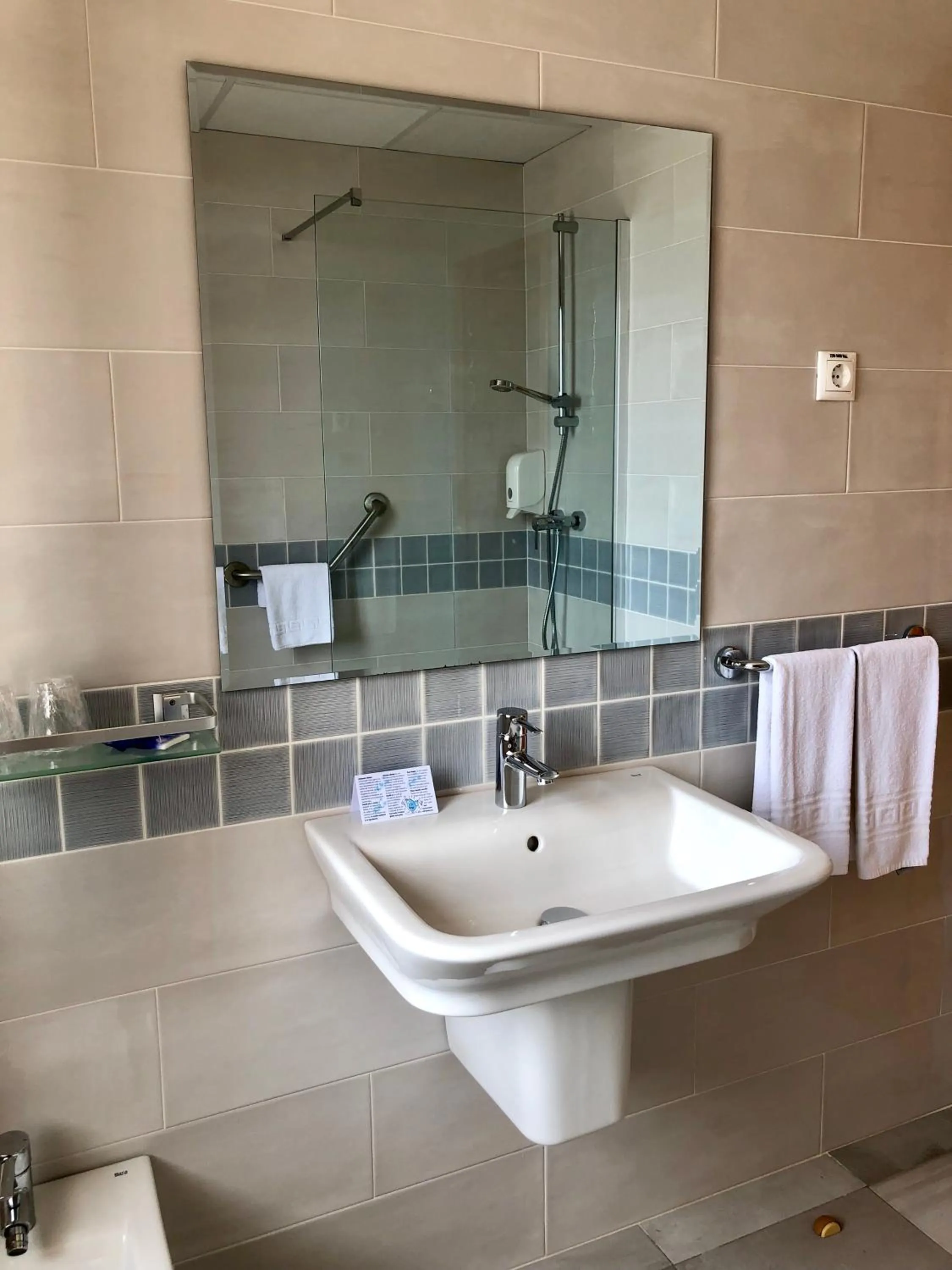 Twin Room in Hostal San Juan