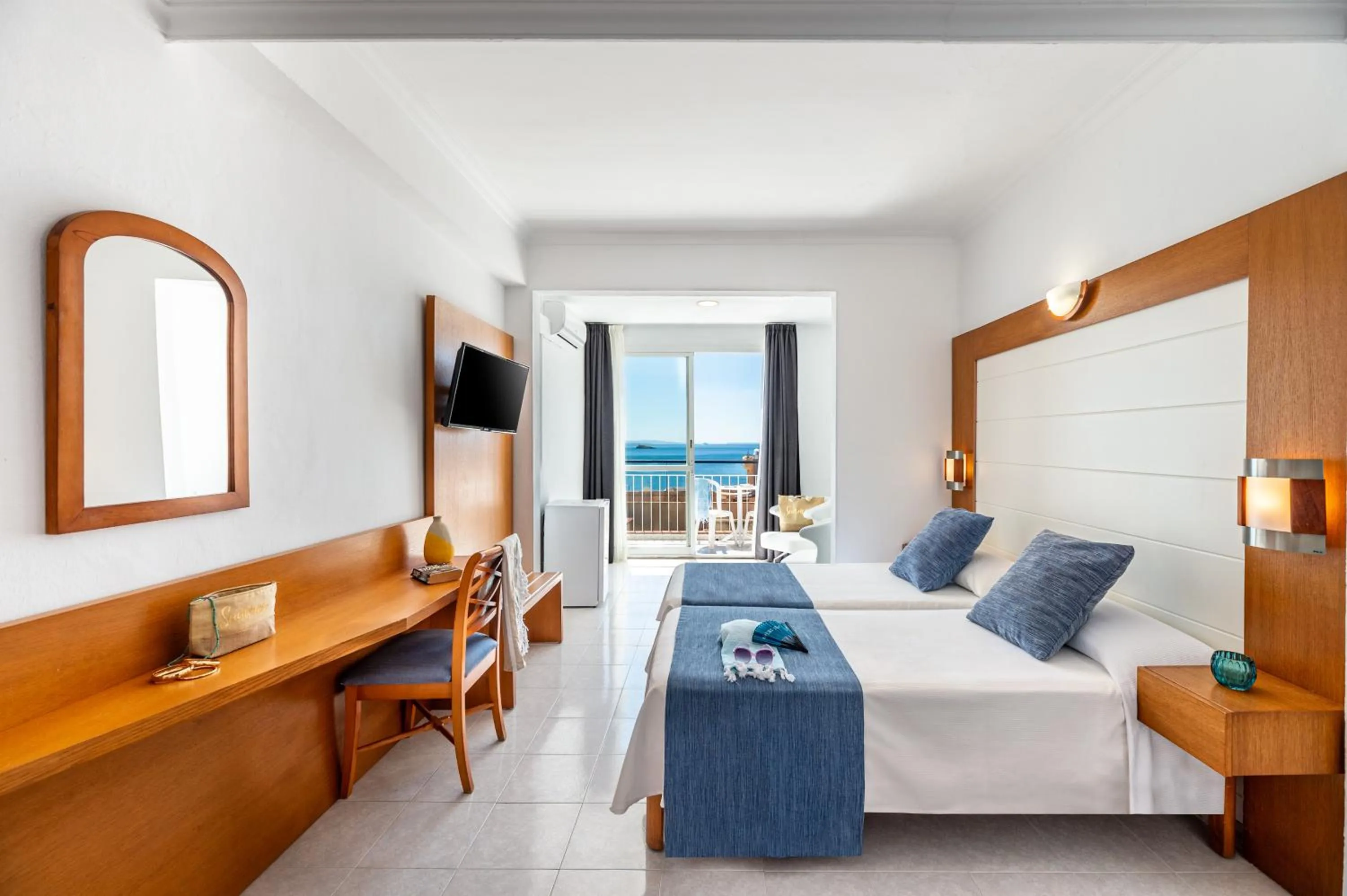 Superior Twin Room with Sea View in Hotel Vibra Vila