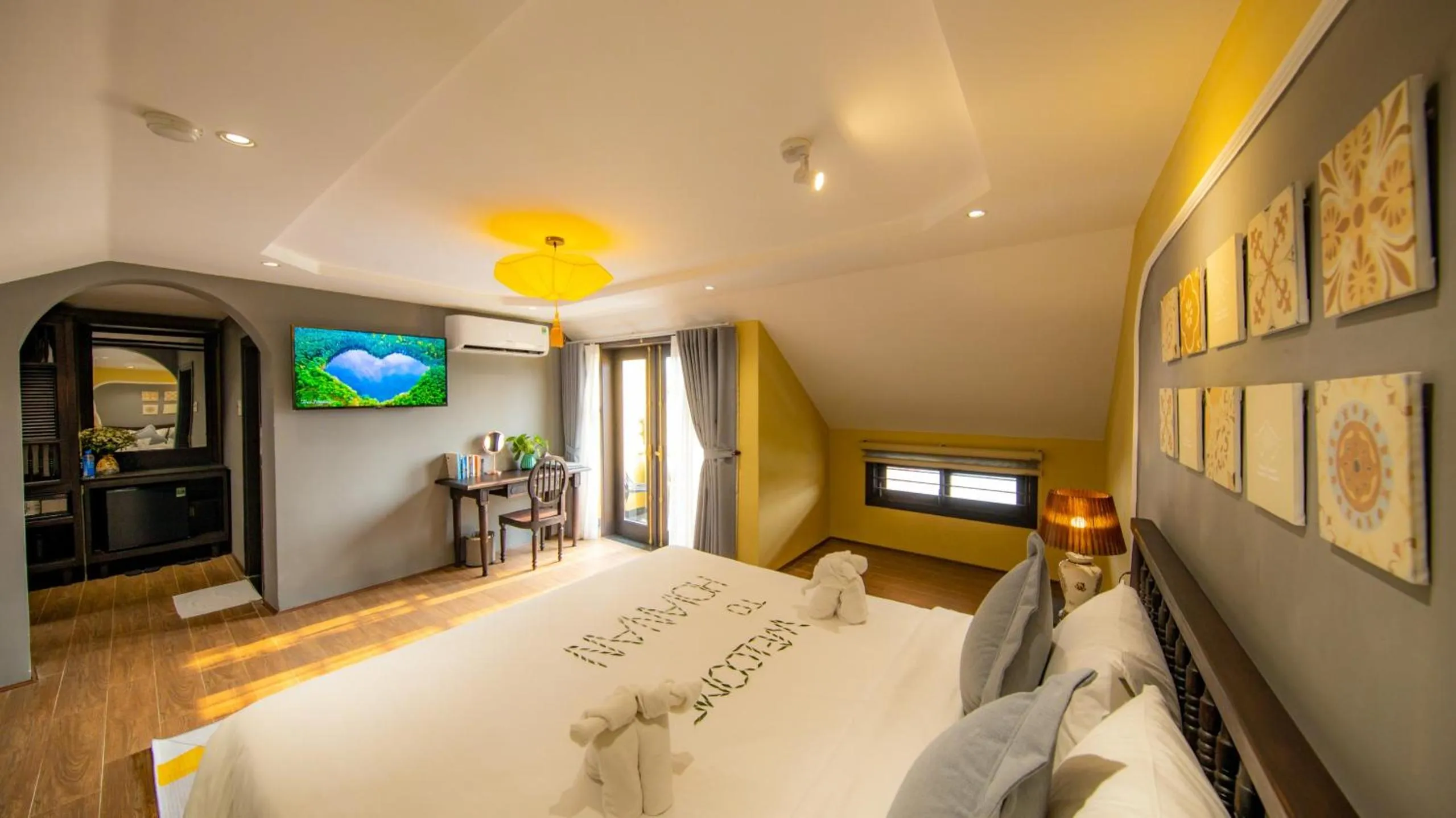 Deluxe Double Room with Bath in Hoianan Boutique Hotel