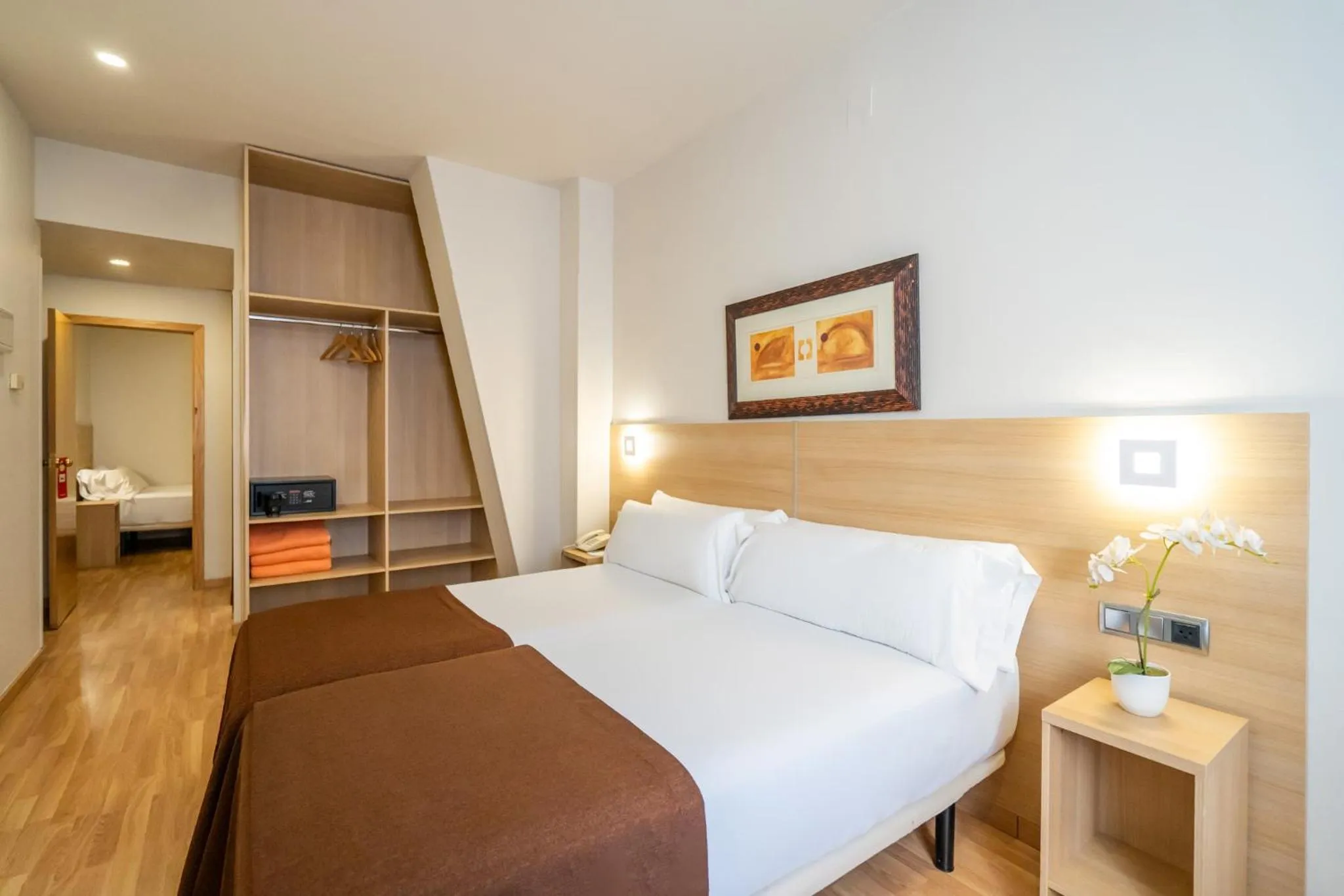 Superior Triple Room in Hotel Glòries