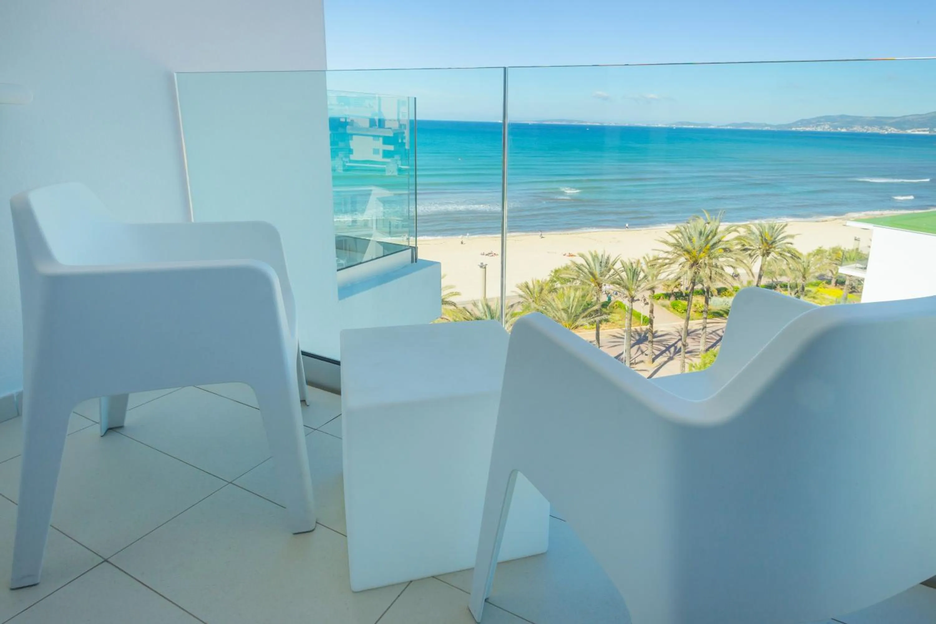 Premium Twin Room with Lateral Sea View with Balcony - single occupancy in HM Tropical