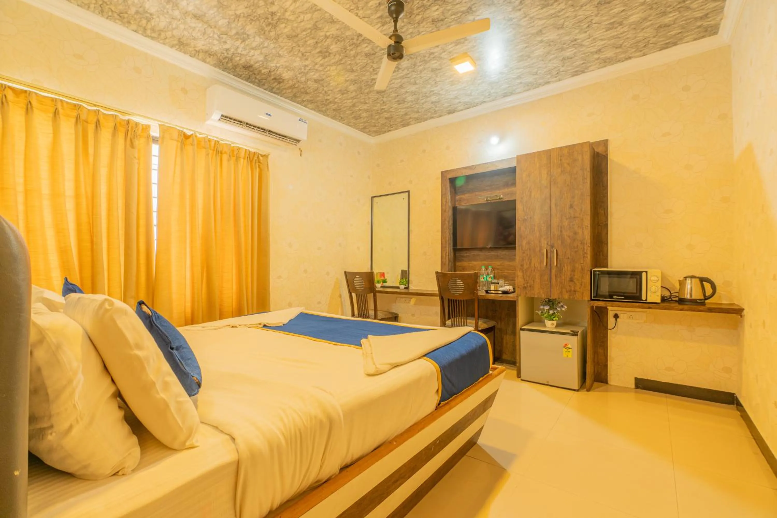 Superior King Room - single occupancy in Seasons Suites - JP Nagar