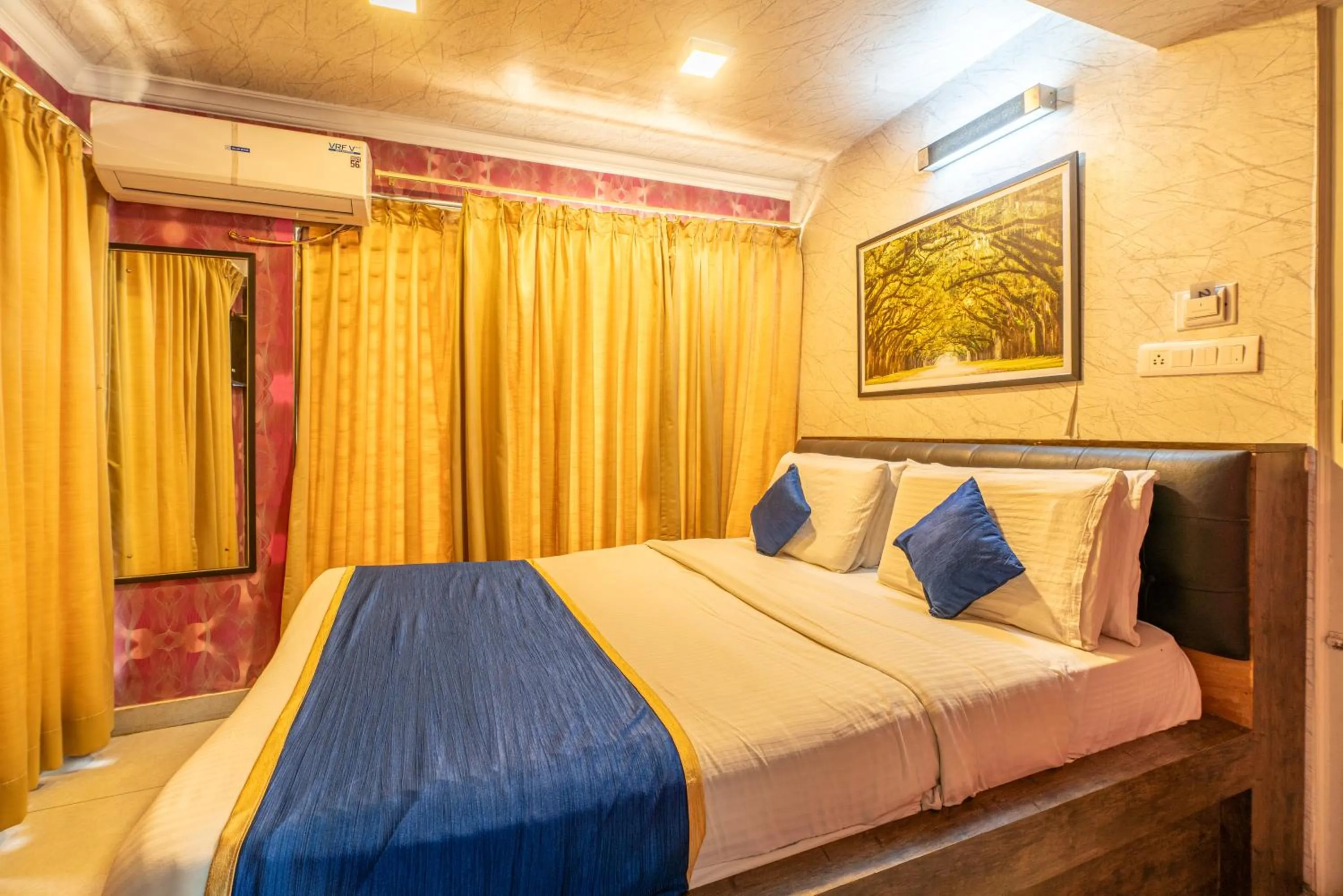 Queen Room - single occupancy in Seasons Suites - JP Nagar