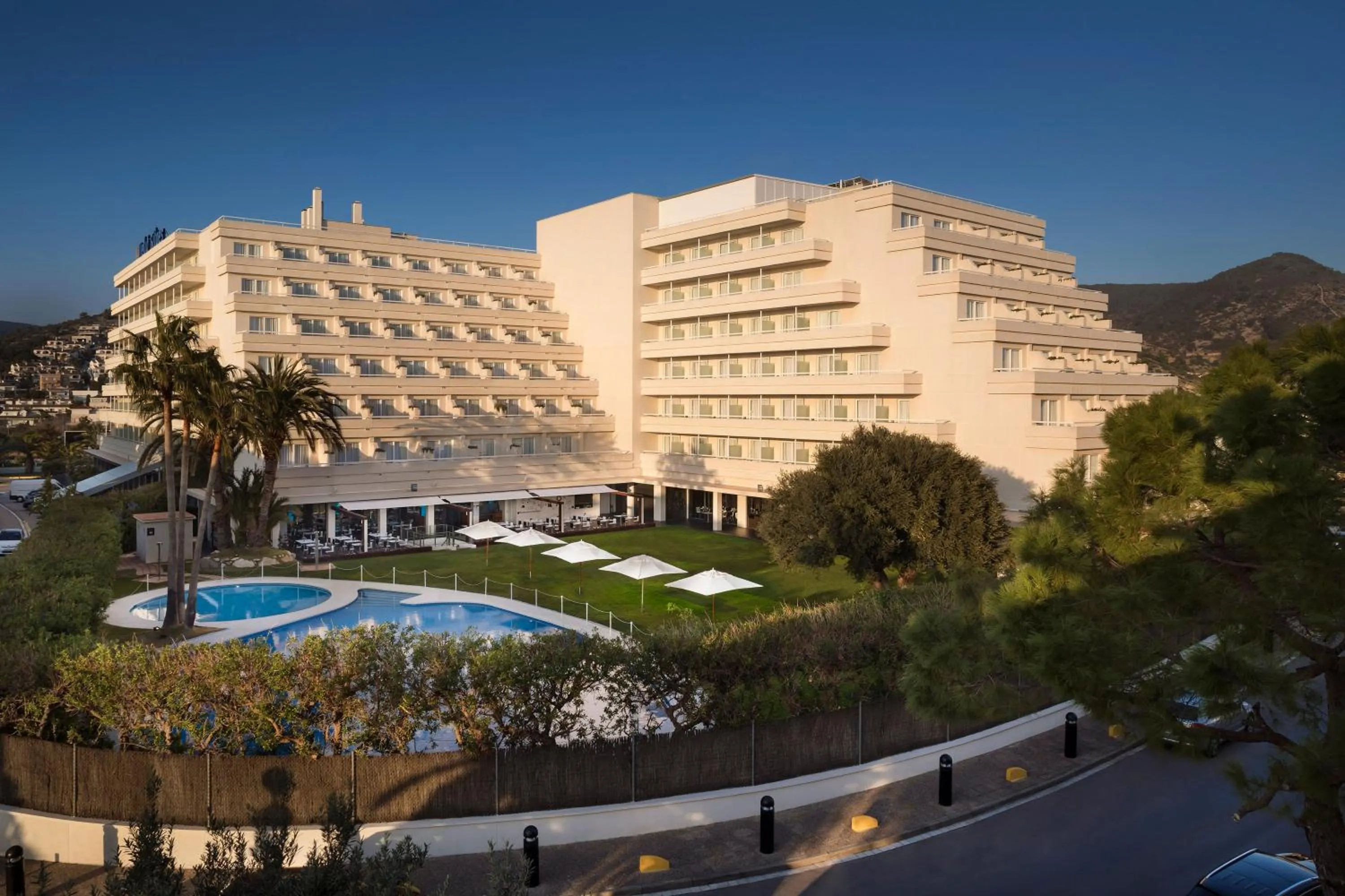 Double Room with Sofa Bed (2 Adults + 1 Child) in Melia Sitges