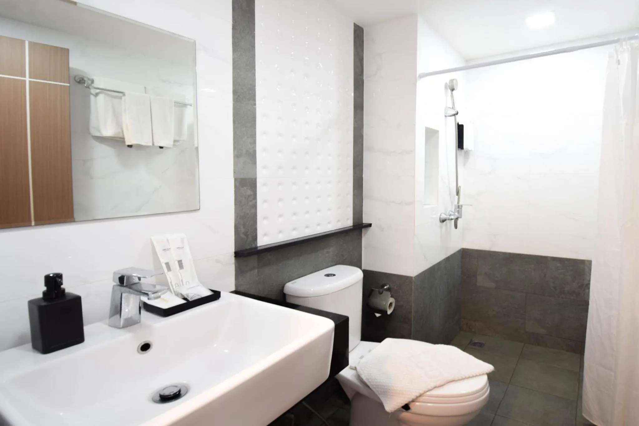 Superior Queen Room in City Park Hotel Bangkok Pratunam by PCL