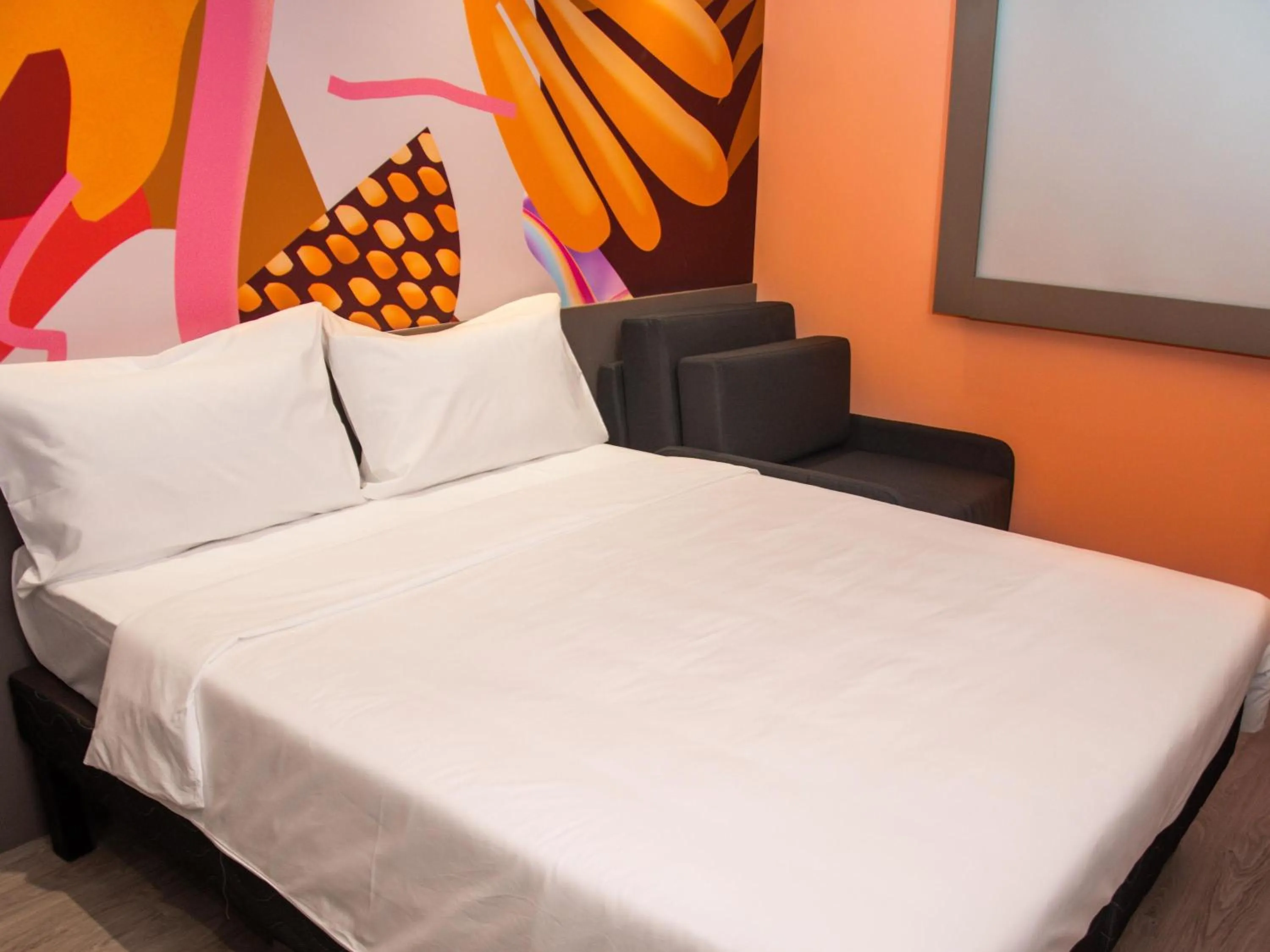 Standard Room with One Double Bed and Armchair - single occupancy in Ibis Styles Garanhuns
