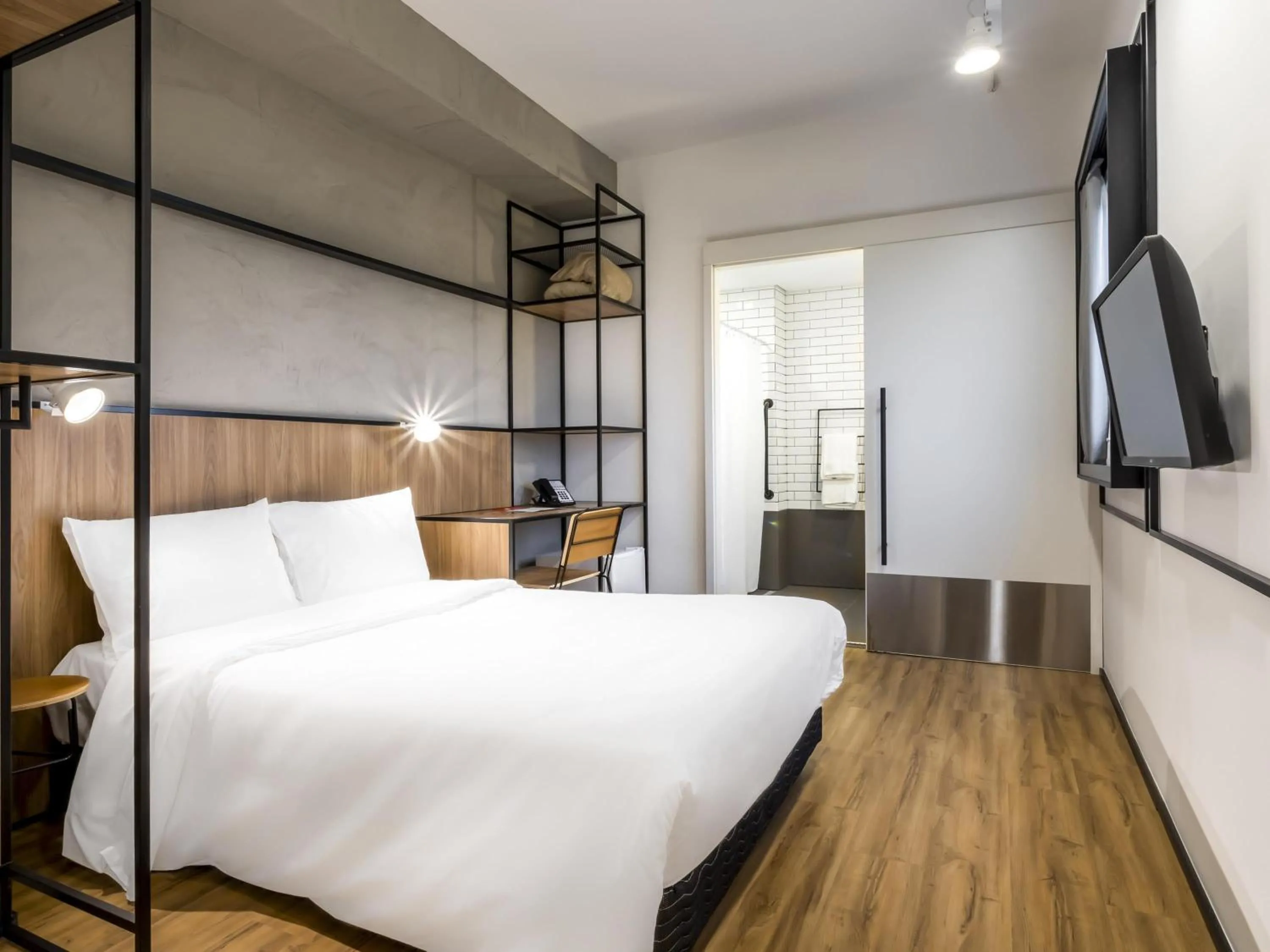 Adapted Double Room - single occupancy in Ibis Aruja