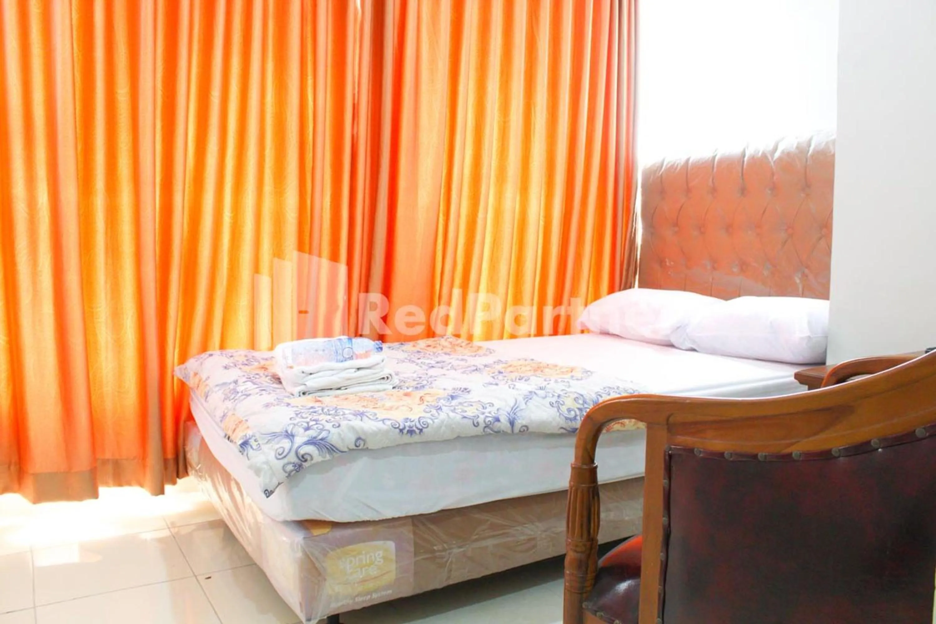 Standard Single Room - single occupancy in Brahma Hotel Mitra RedDoorz