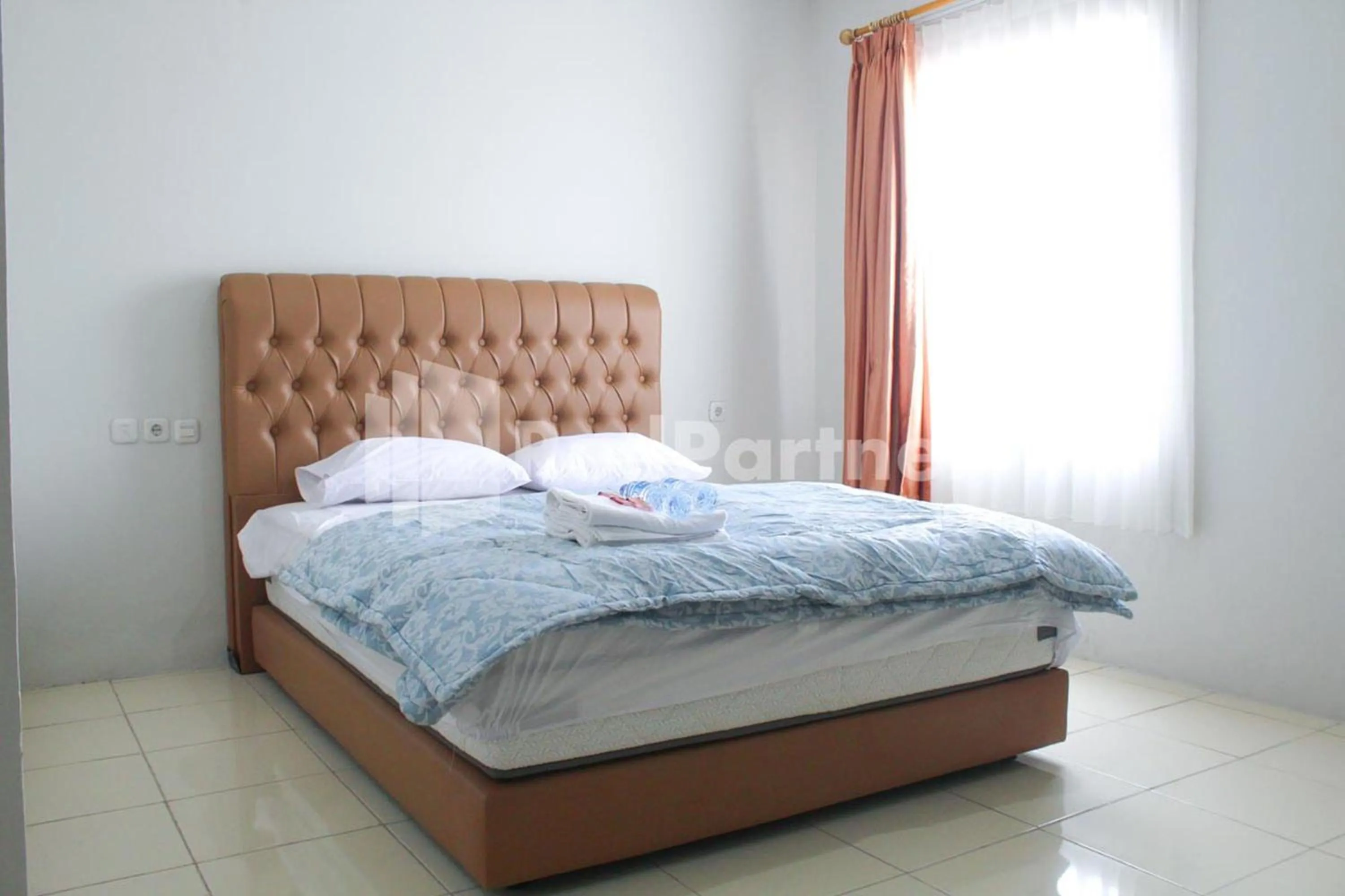 Deluxe Room in Brahma Hotel Mitra RedDoorz