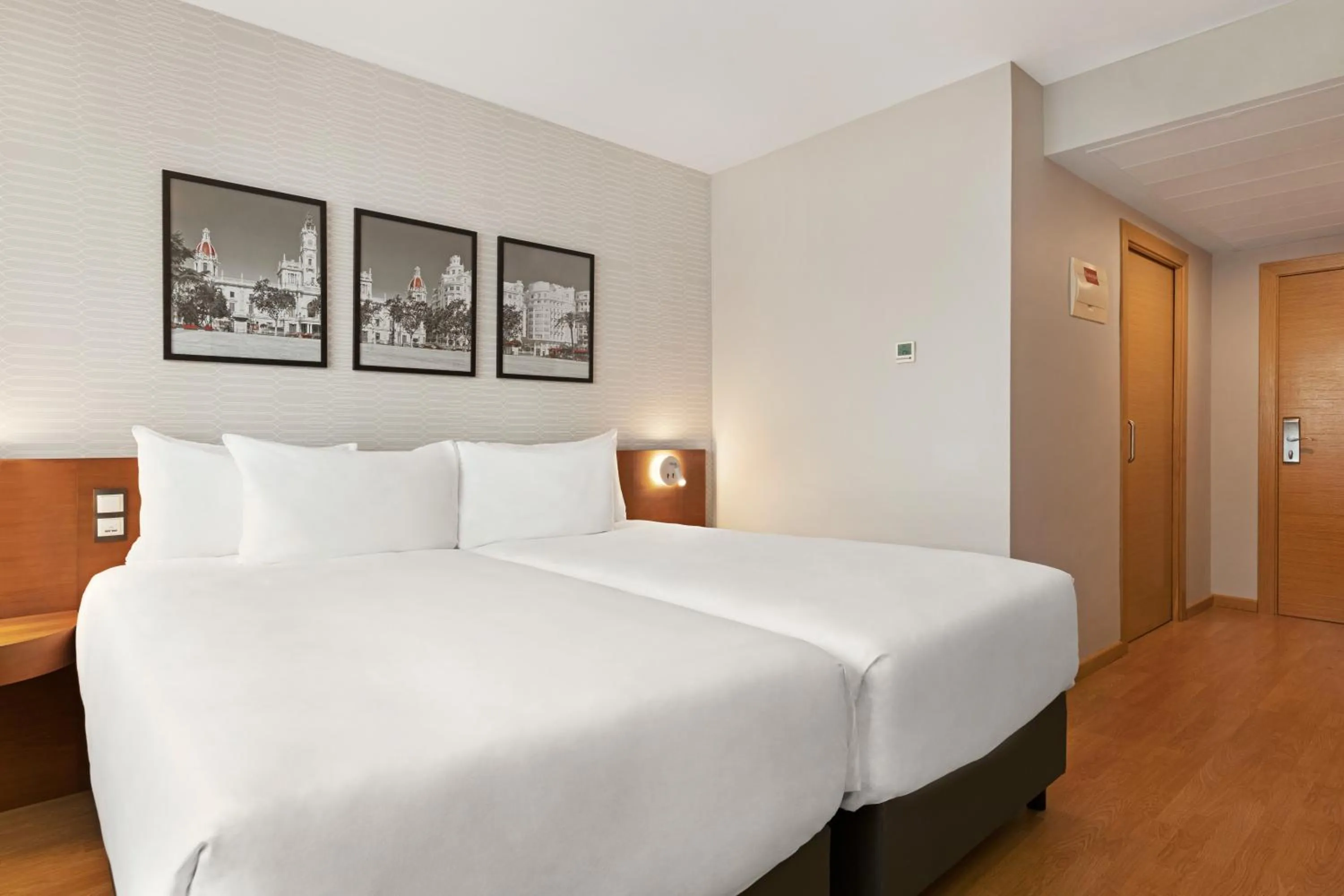 Twin Room - Non-Smoking in Ramada by Wyndham Valencia Almussafes