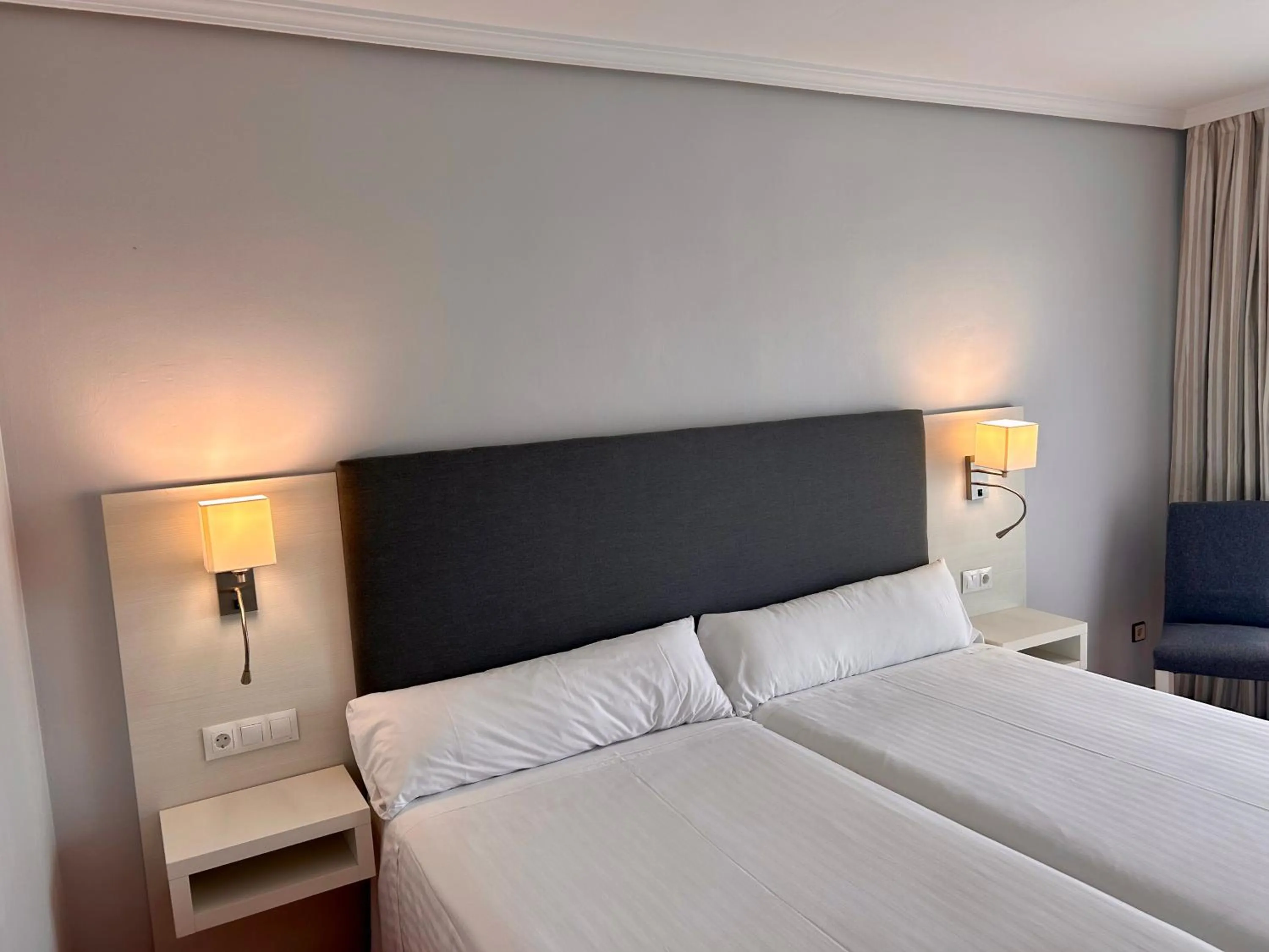 Twin Room in Hotel Bahia Sur