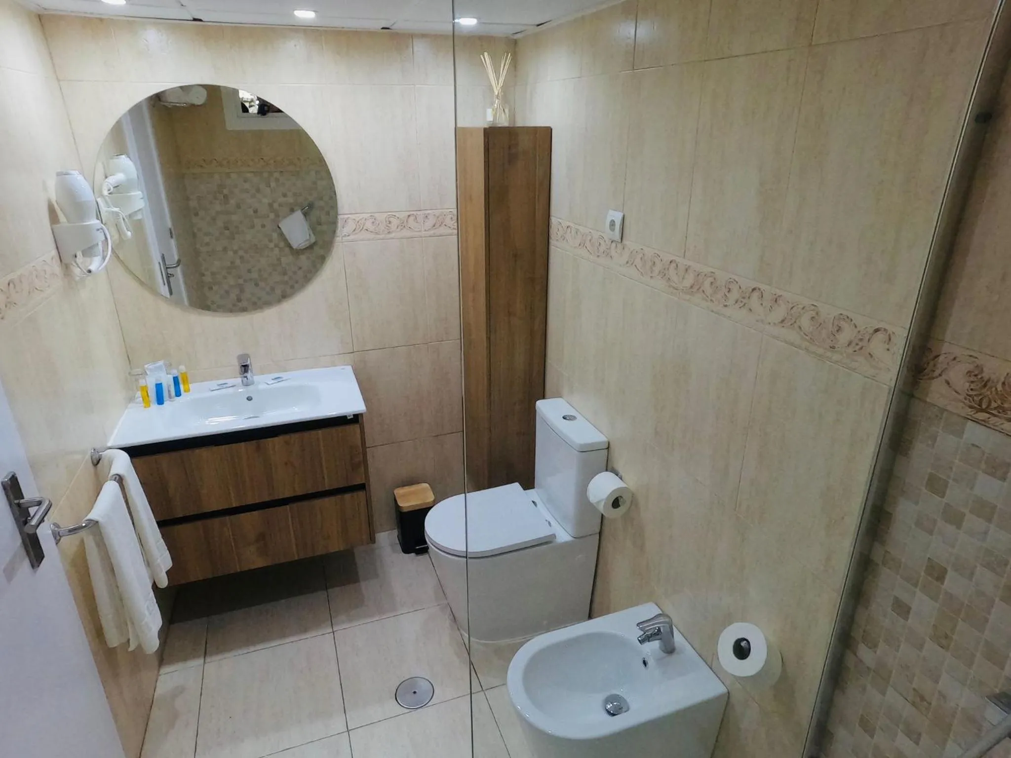 Two-Bedroom Apartment with sea view and Terrace ( 4-6 Adults) in Bahía Serena