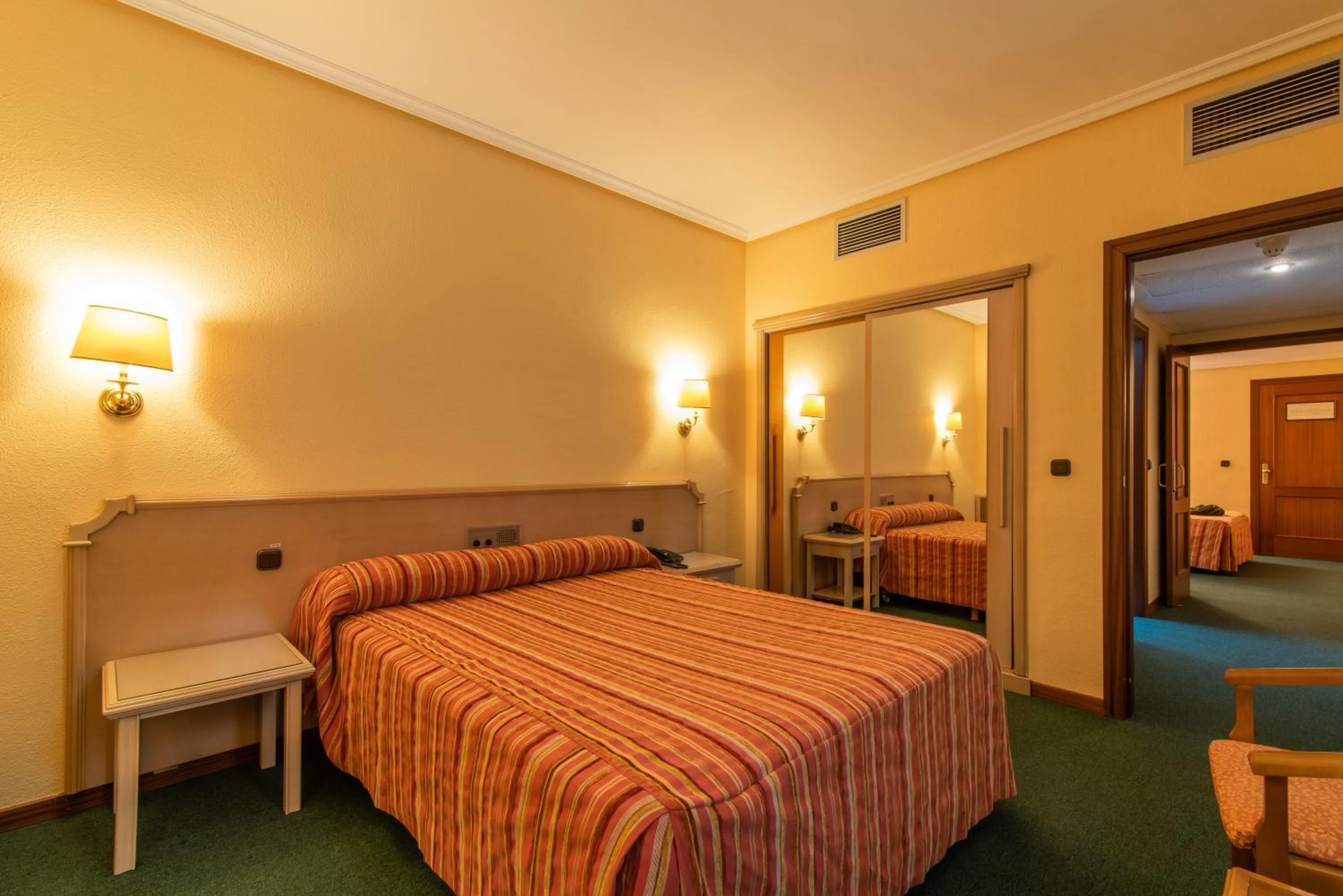 Family Room in Hospedium Hotel Europa Centro