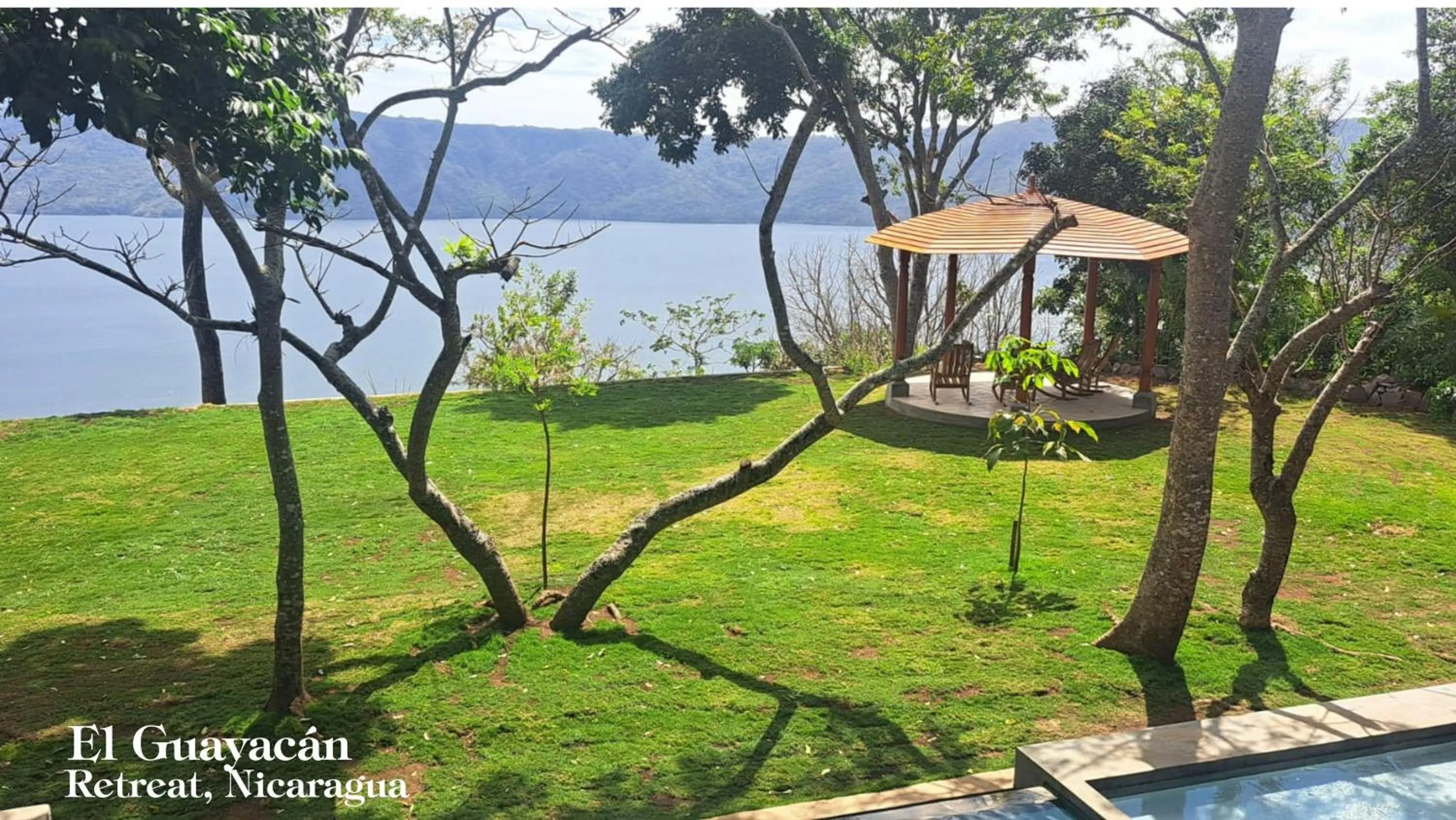 King Suite with Balcony in El Guayacán
