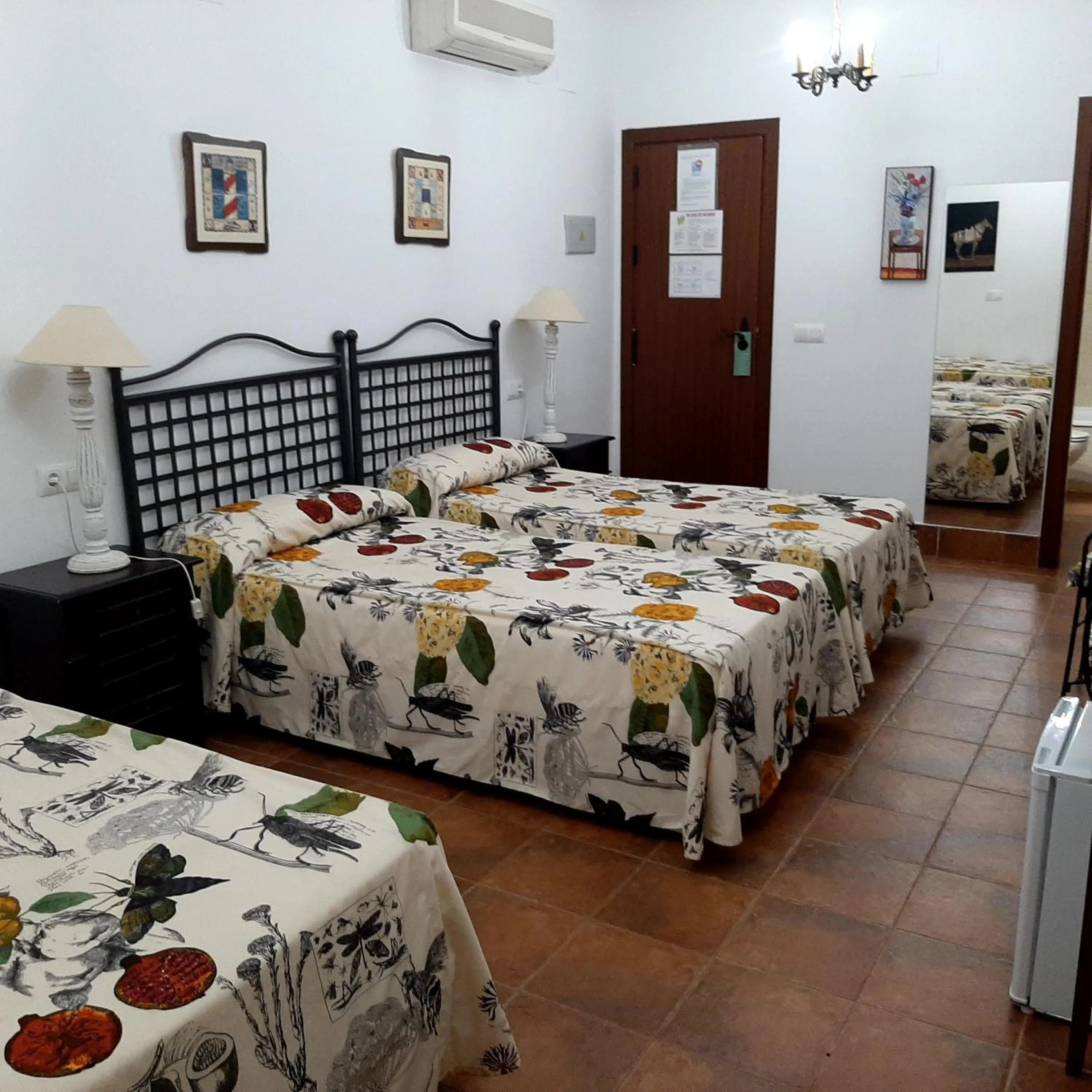 Family Room (2 Adults + 2 Children) in Hotel Valsequillo