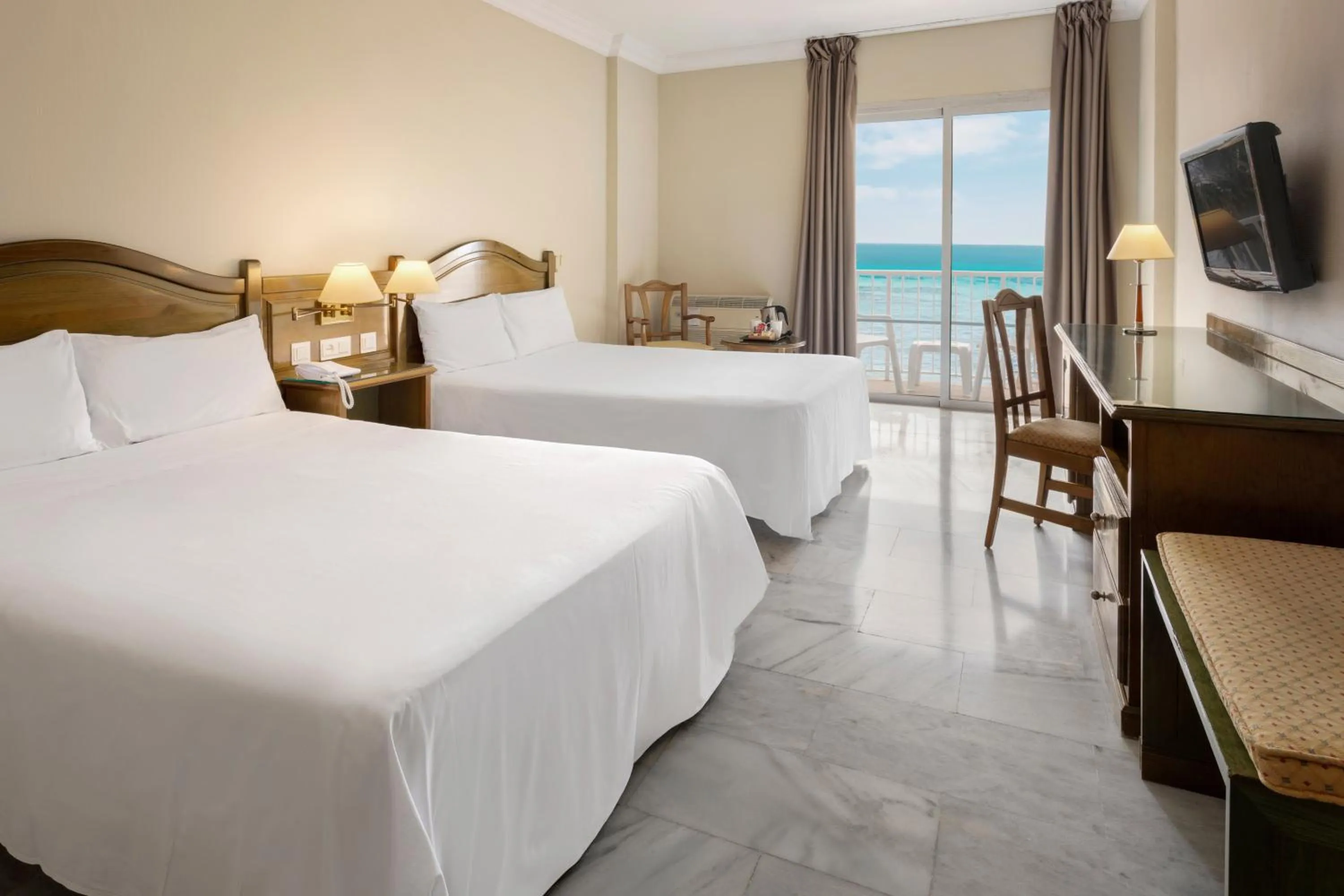 Superior Twin Room with Frontal Sea View in Sol Guadalmar