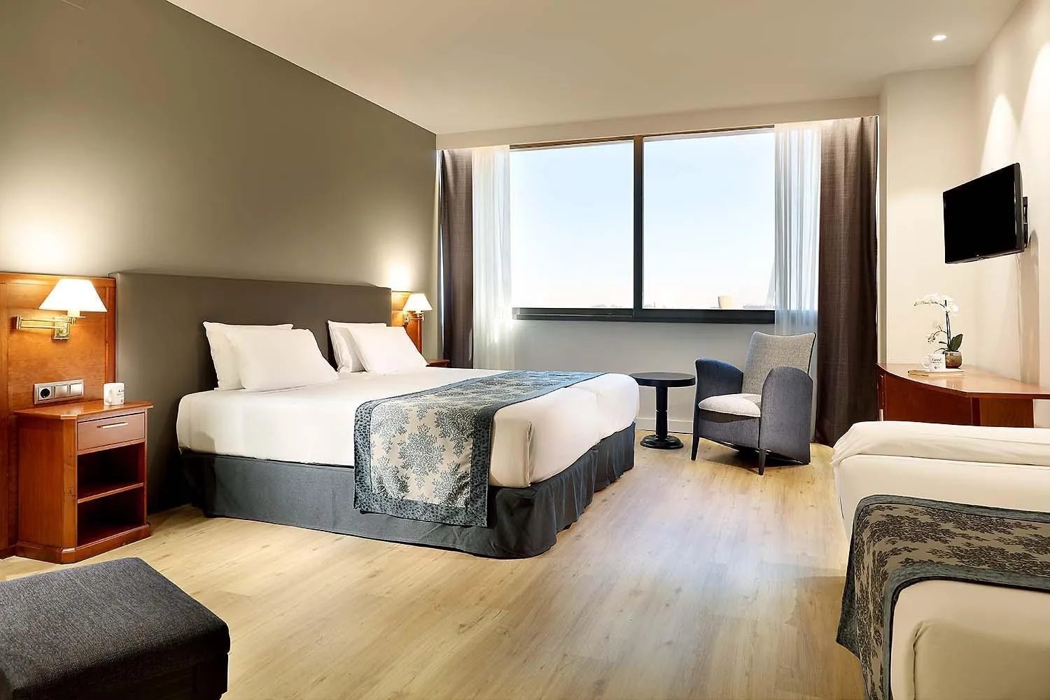 Triple Room in Exe Isla Cartuja