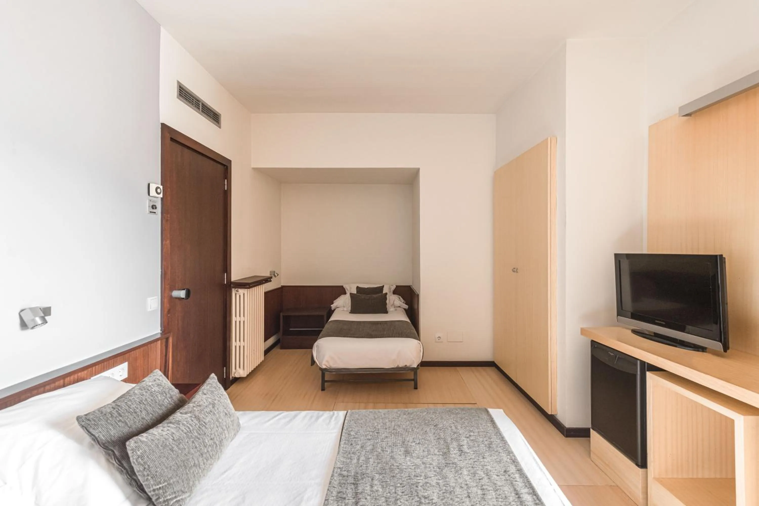 Triple Room in Hotel Emporda