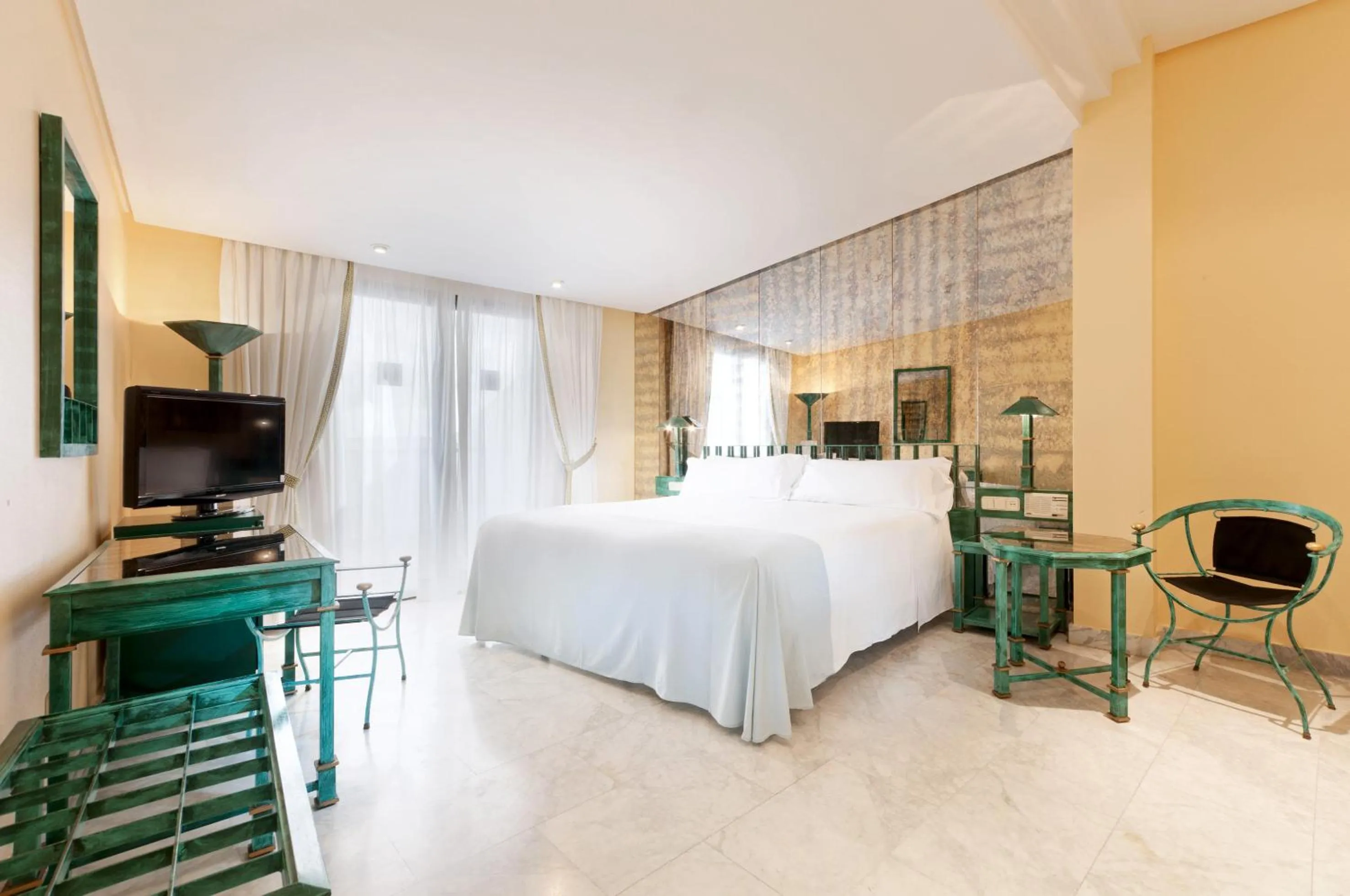 Superior King Room in AZZ Mérida Medea Hotel