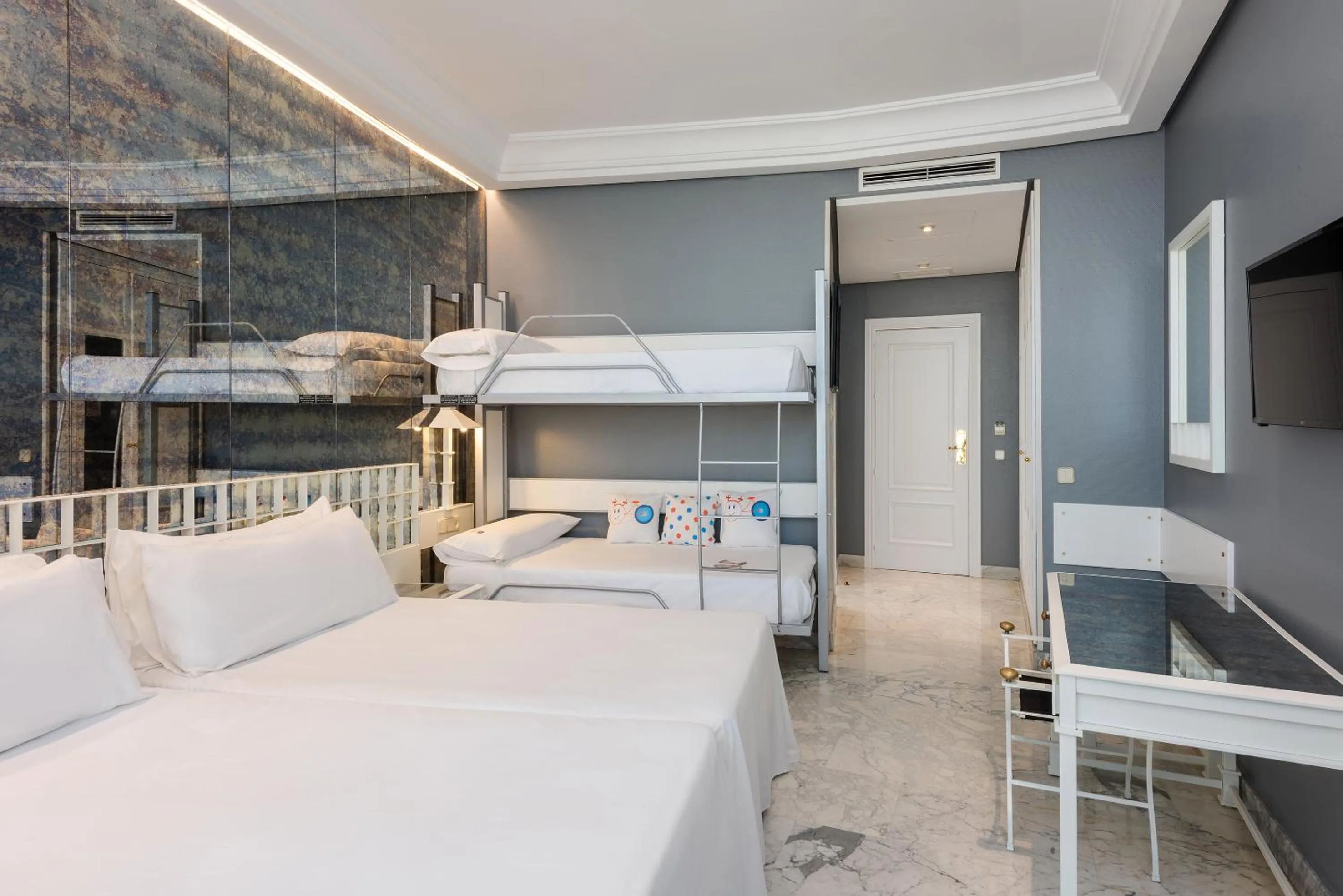 Family Room in AZZ Mérida Medea Hotel