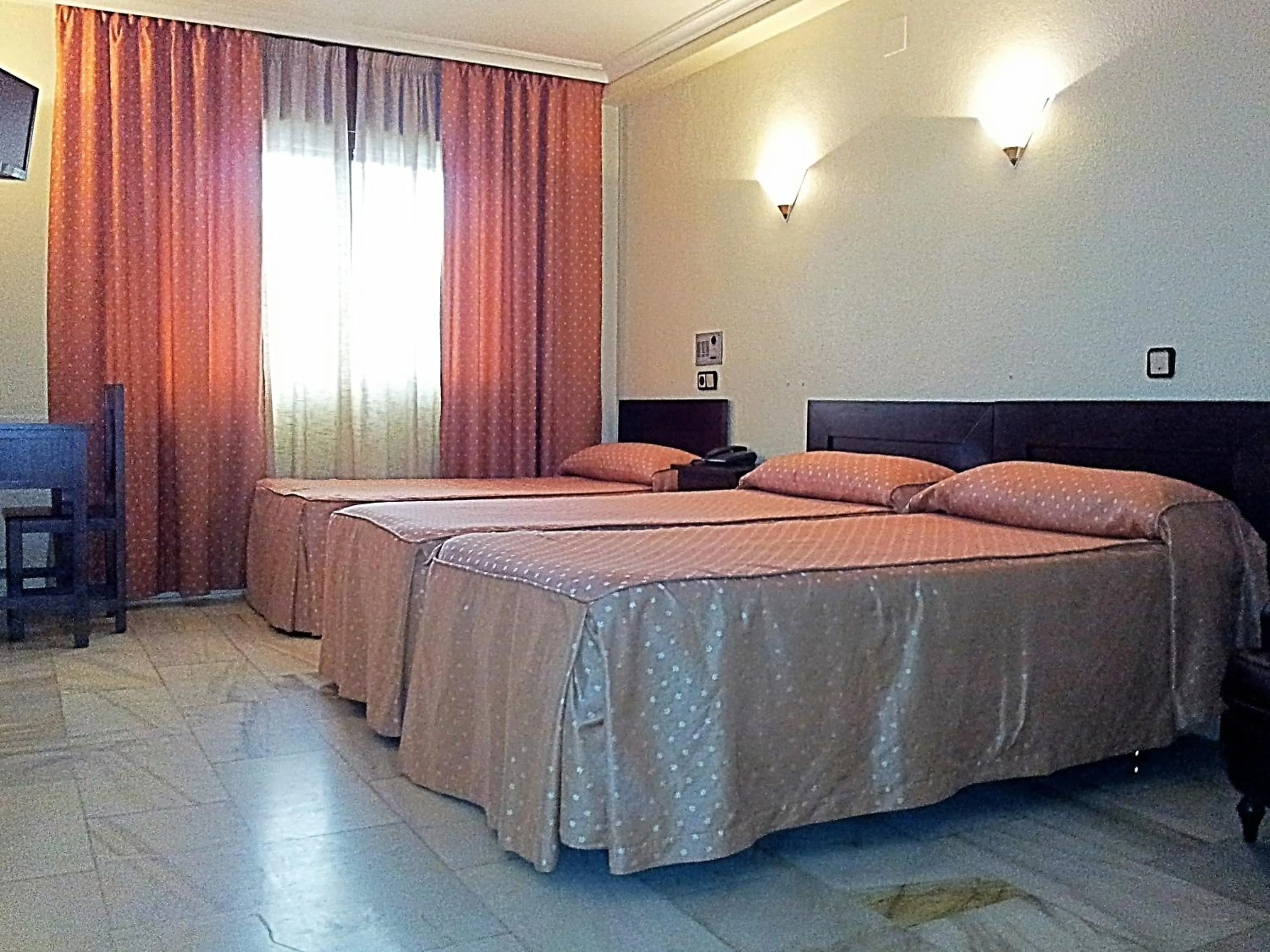 Triple Room in Hotel Averroes