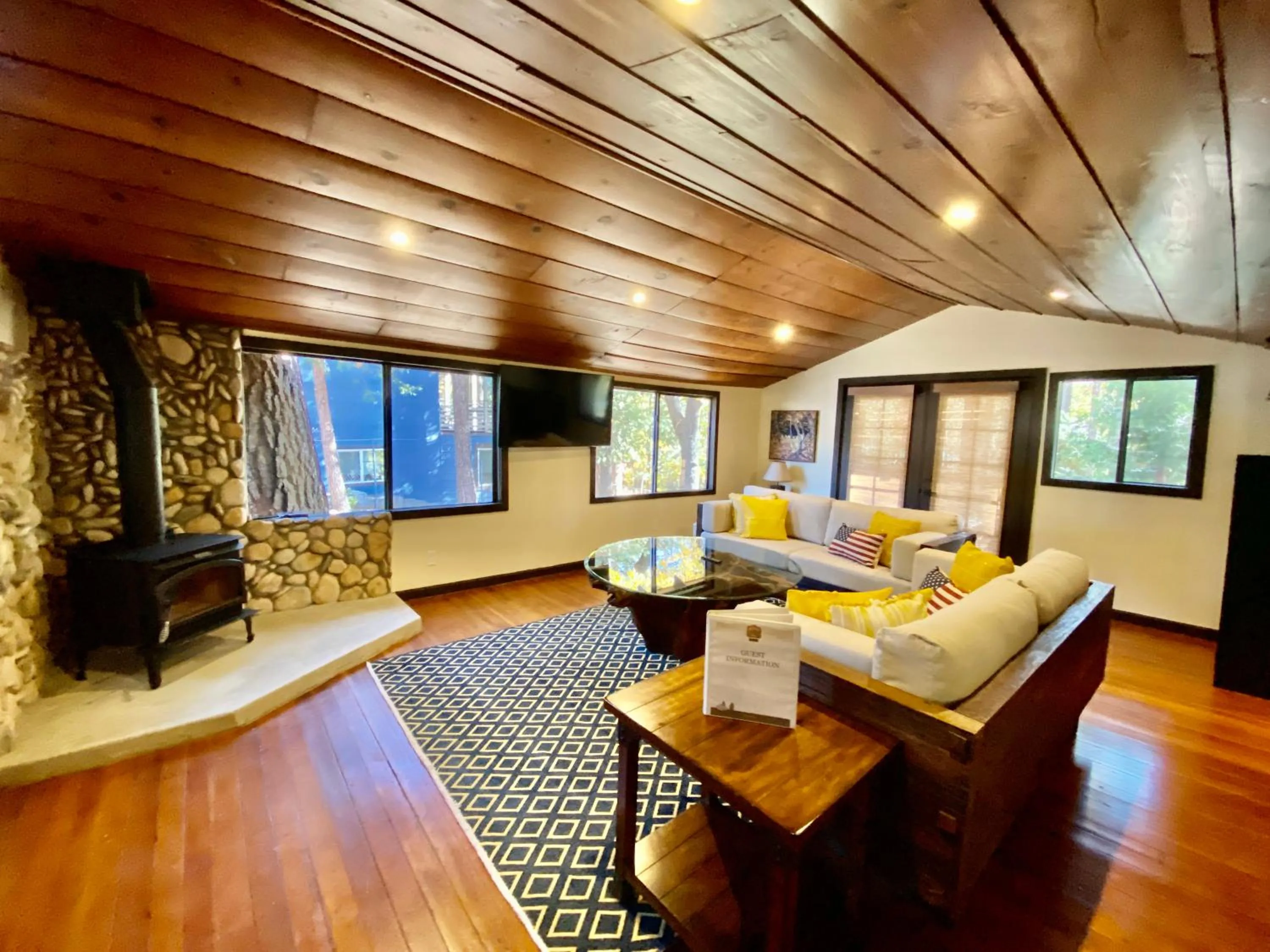 Three-Bedroom House in Idyllwild Inn