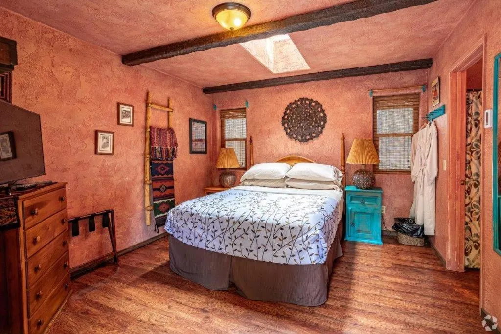 Superior Queen Room in Idyllwild Inn