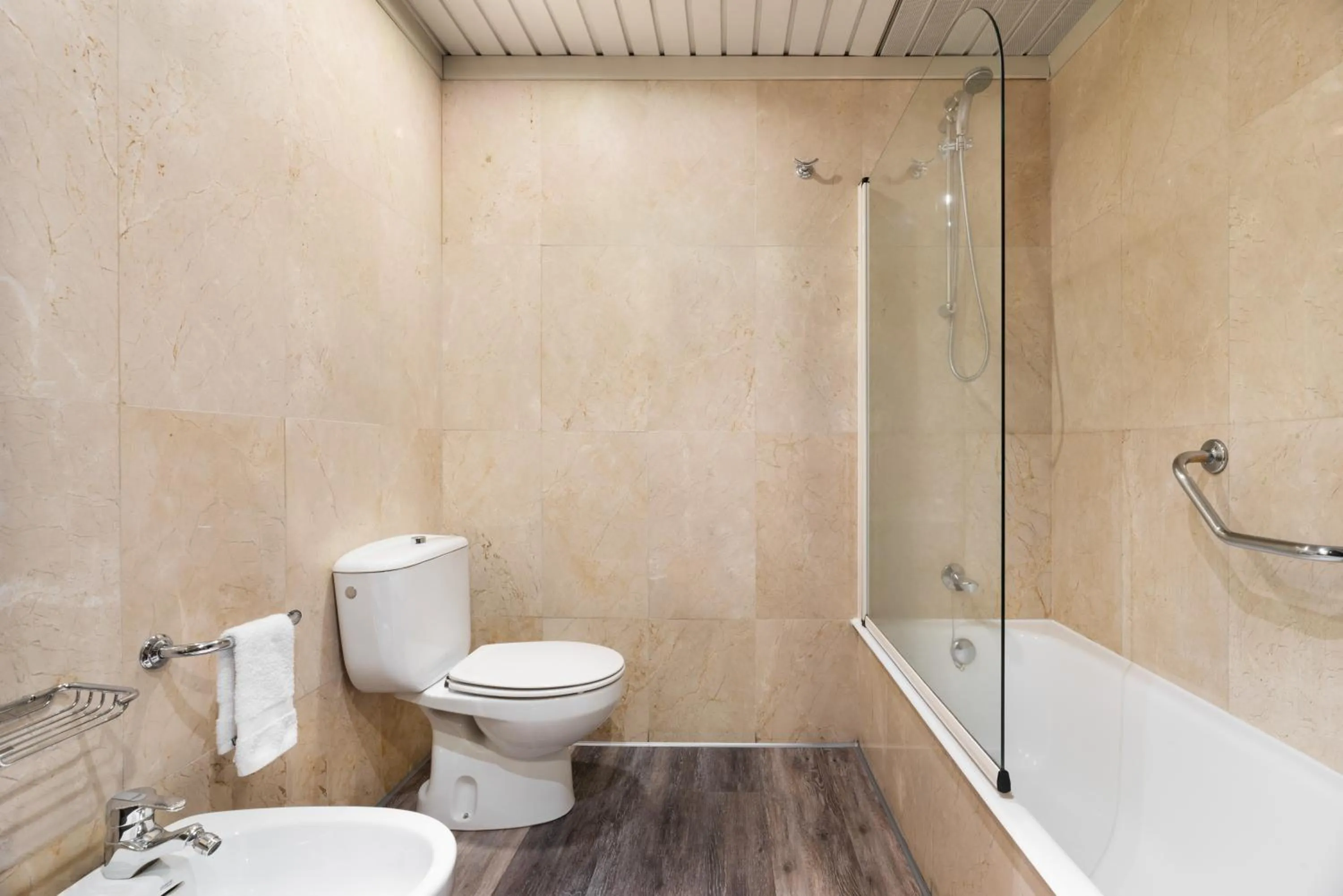 Budget Double Room in Exe Coruña