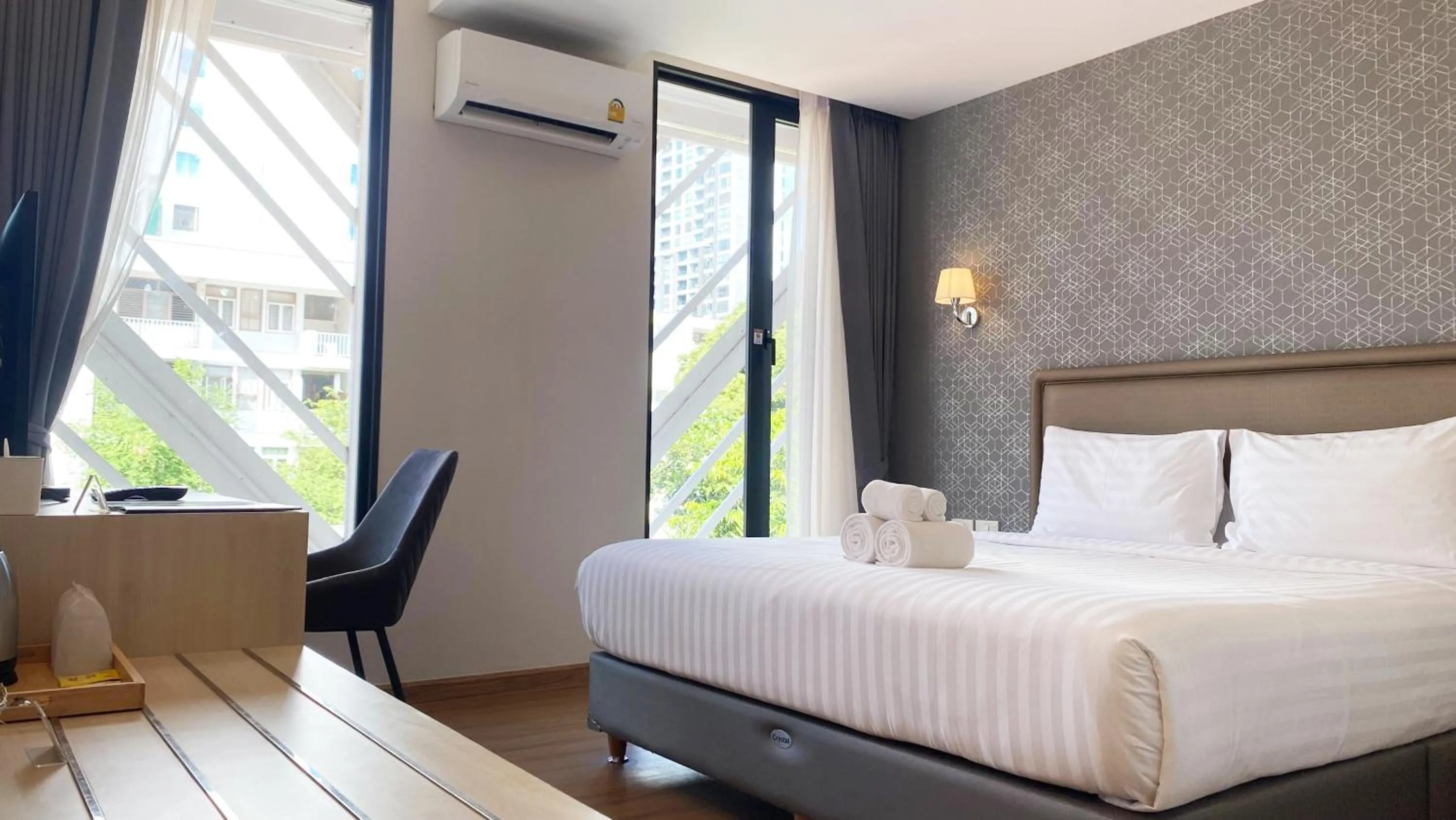 Superior Double or Twin Room with City View in Lucky Hotel Bangkok