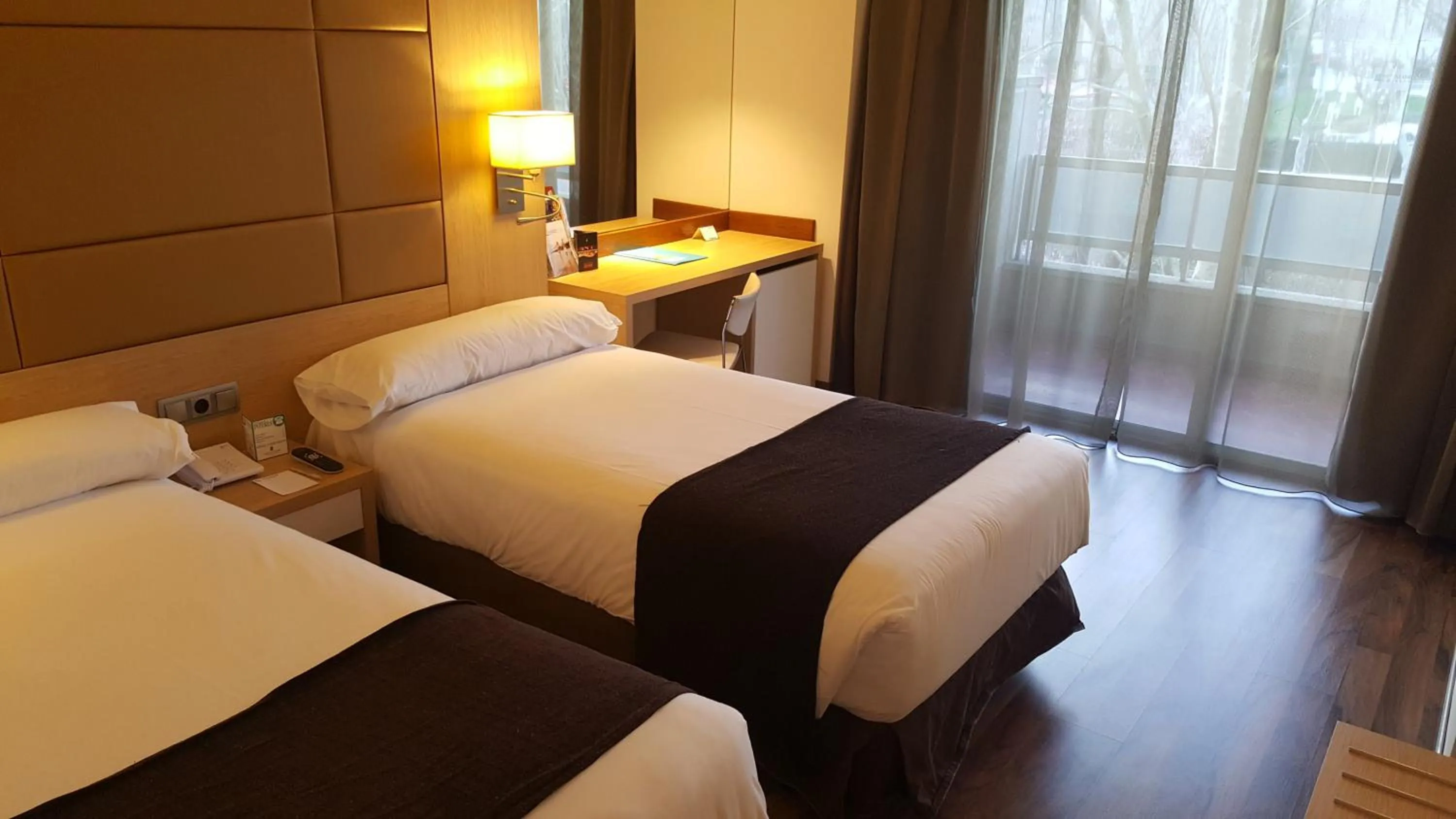 Two Double or Twin Rooms Connected in Senator Barajas
