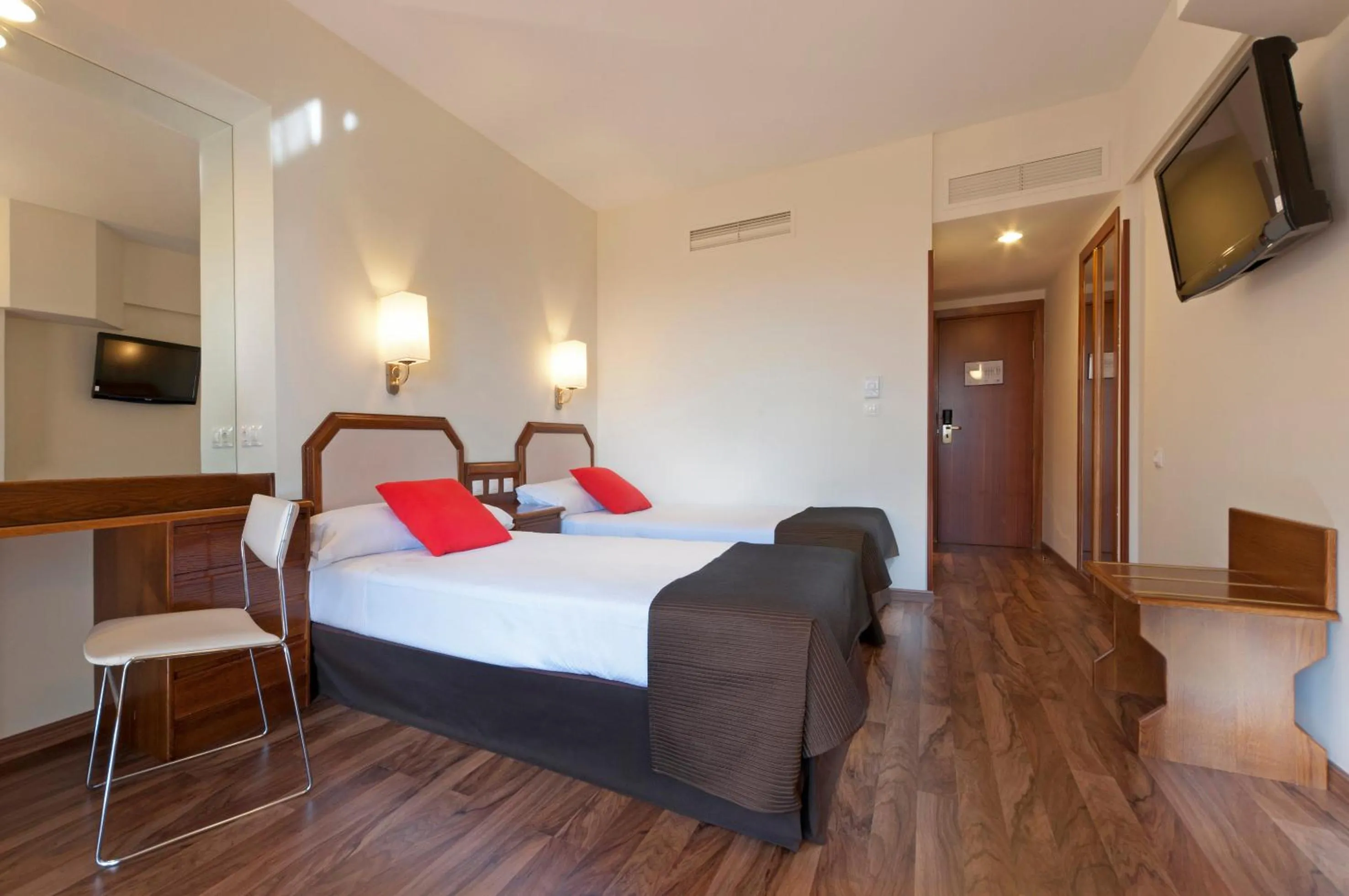 Twin Room (1-2 Adults) in Senator Barajas