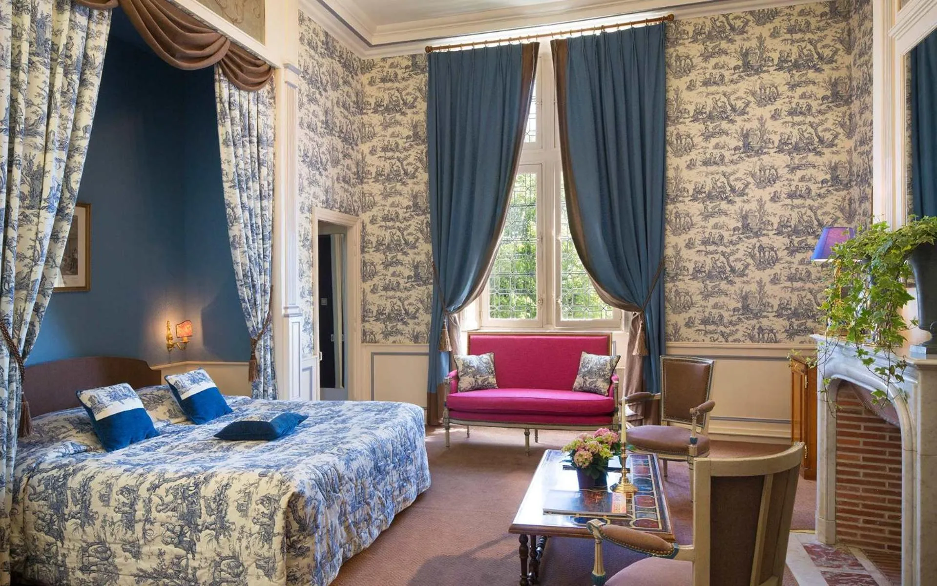 King Room with Pool View in Château de Noizay - ChâteauZen