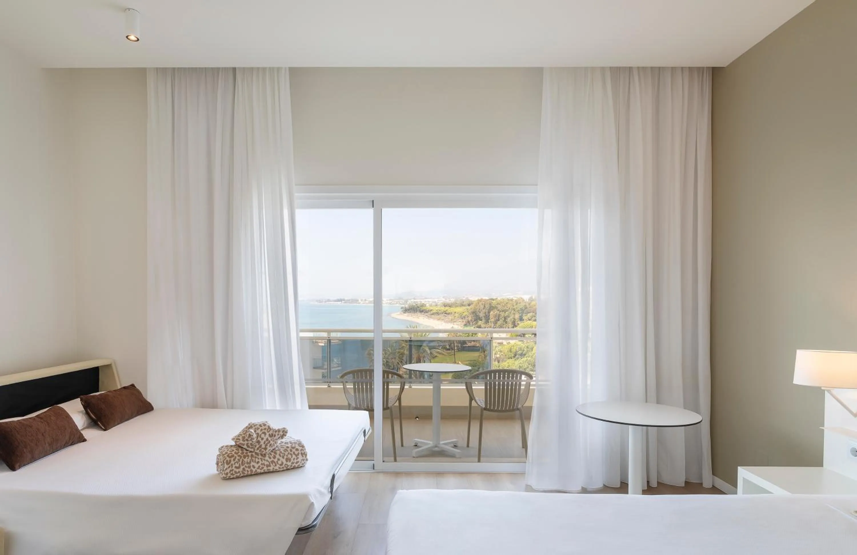 Family Room Lateral Sea View (2 adults + 2 Children) in Sol Marbella Estepona Atalaya Park