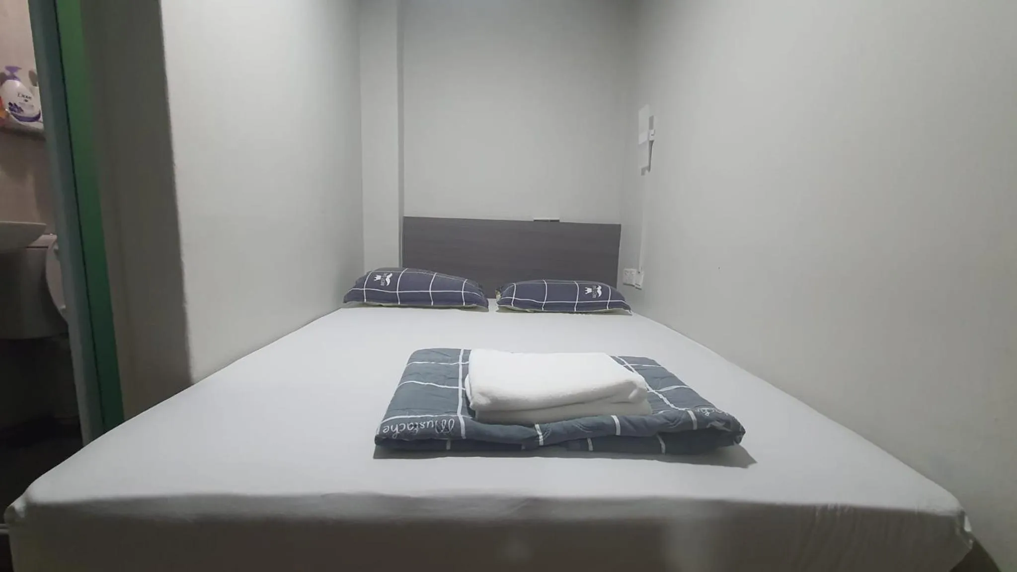 Small Single Room - single occupancy in Haising Hotel