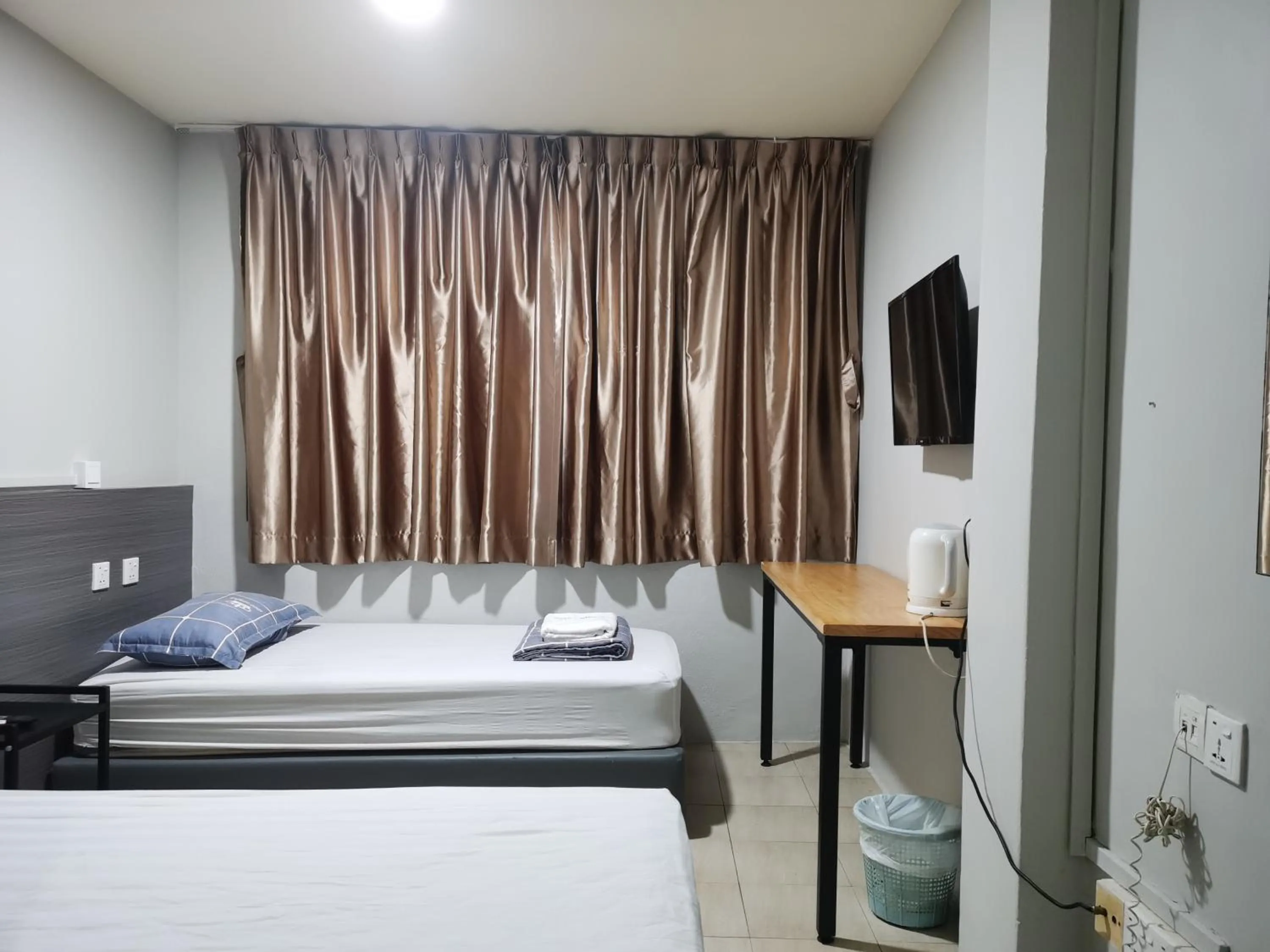 Budget Twin Room in Haising Hotel