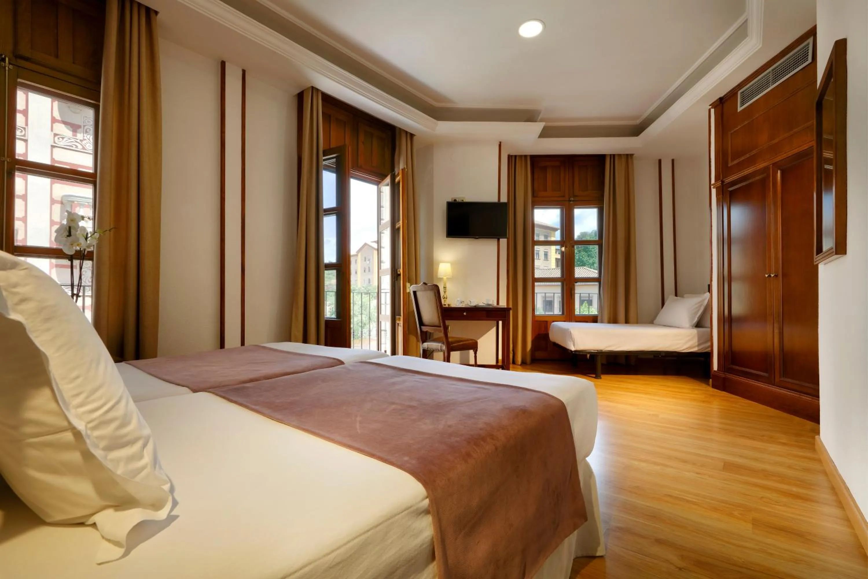 Triple Room in Exe Triunfo Granada