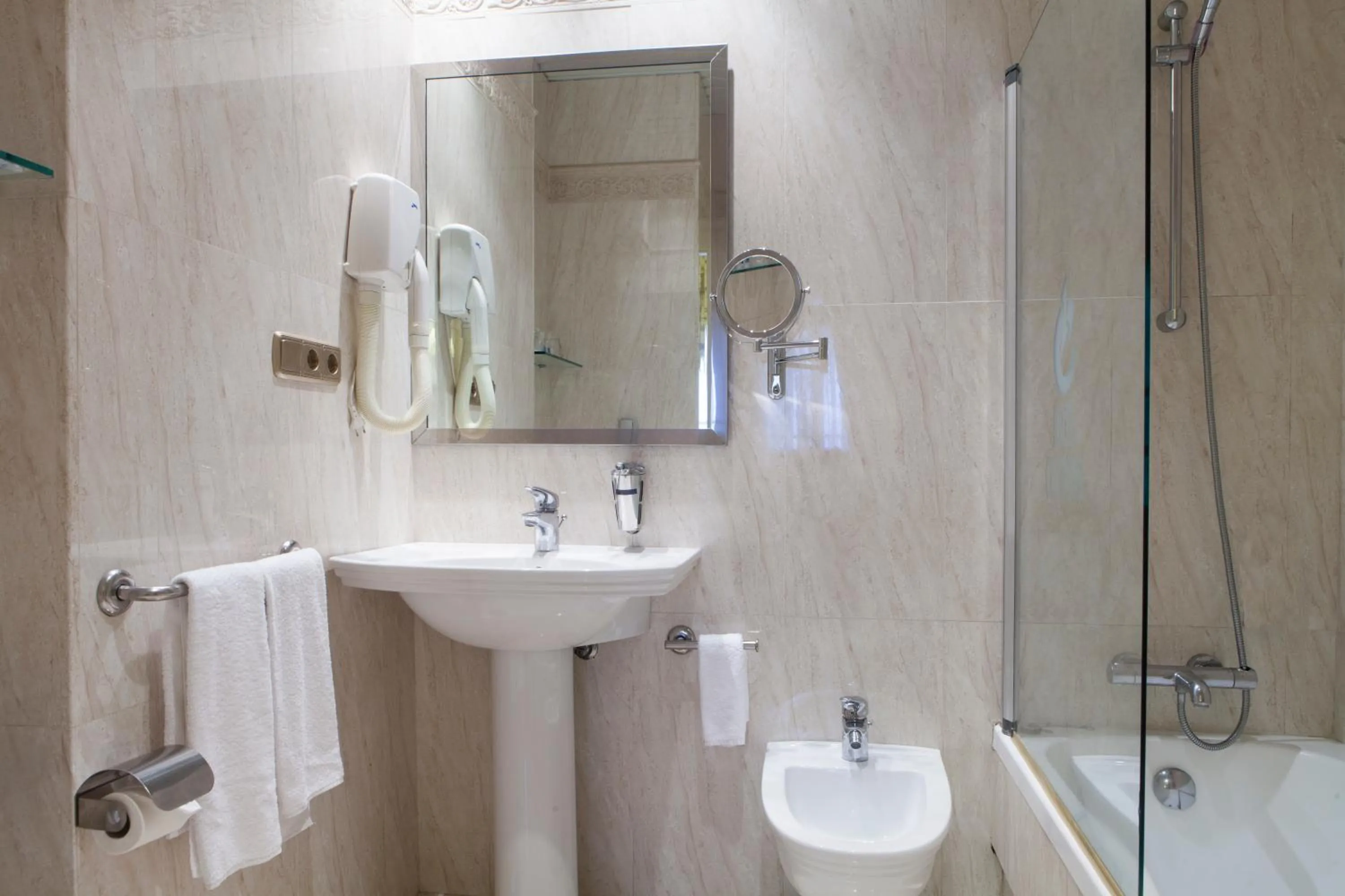 Double for Single Use in Hotel Cervantes